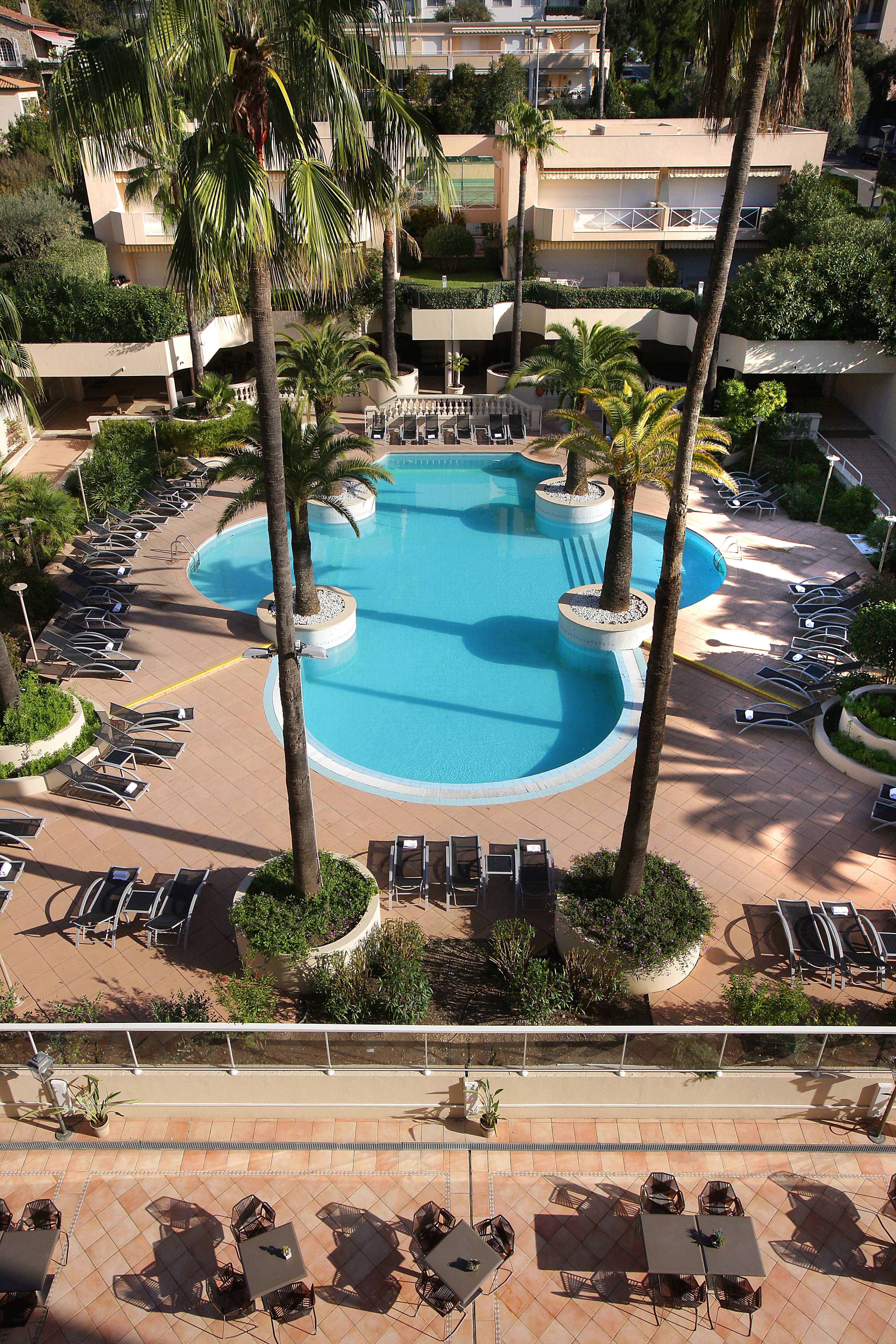 Piscina esterna dell'hotel French Riviera