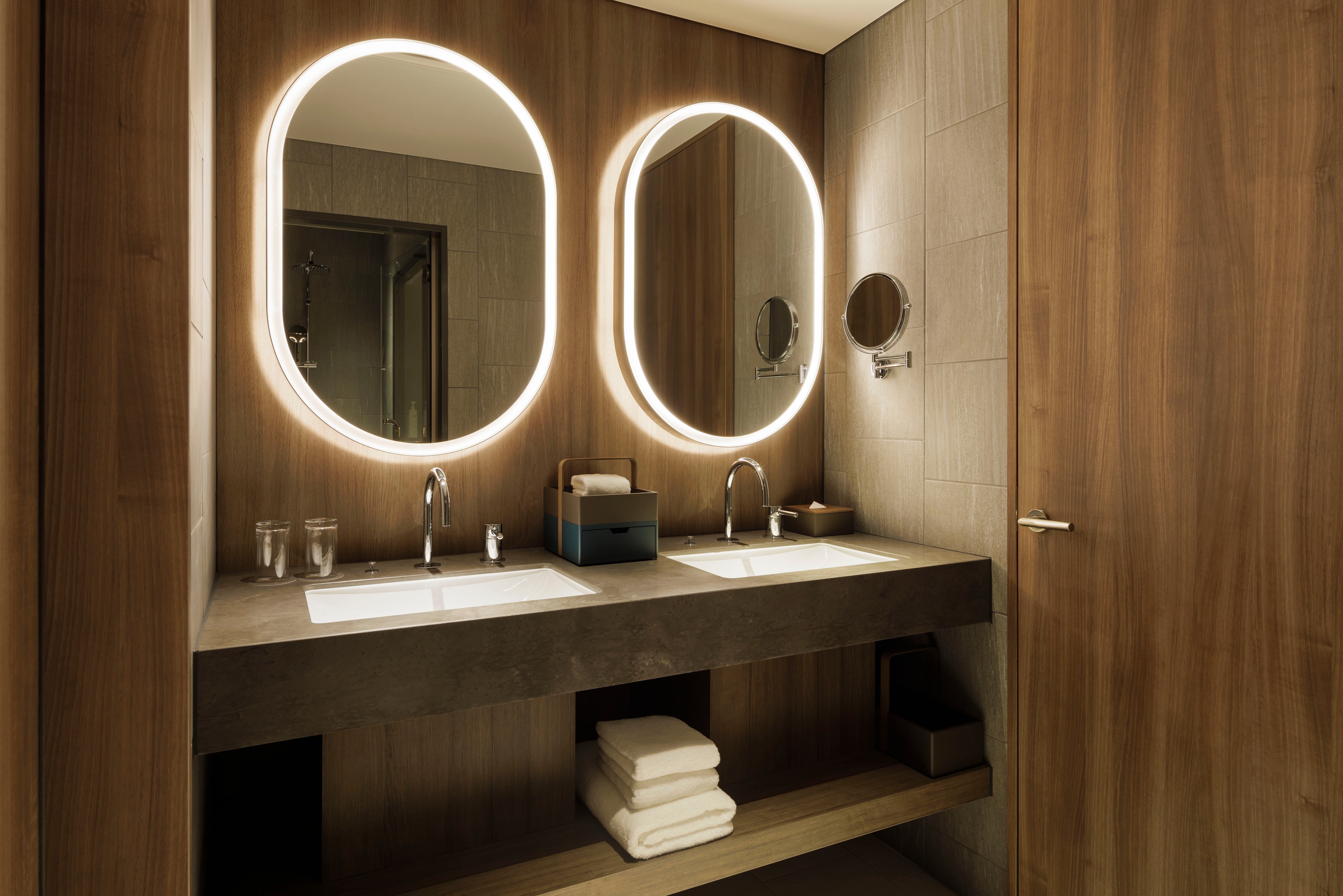 Bathroom suite