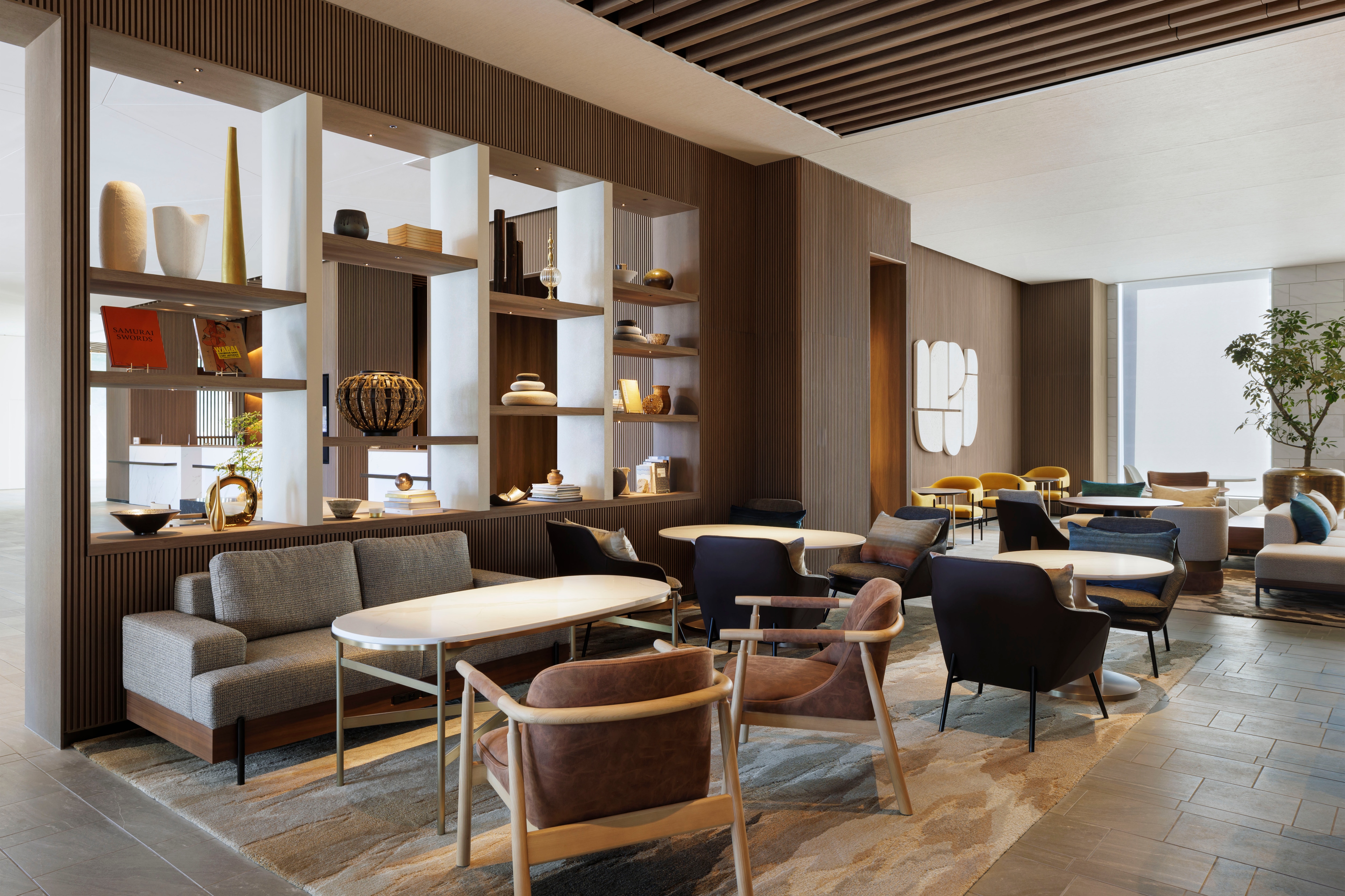 Restaurant lounge