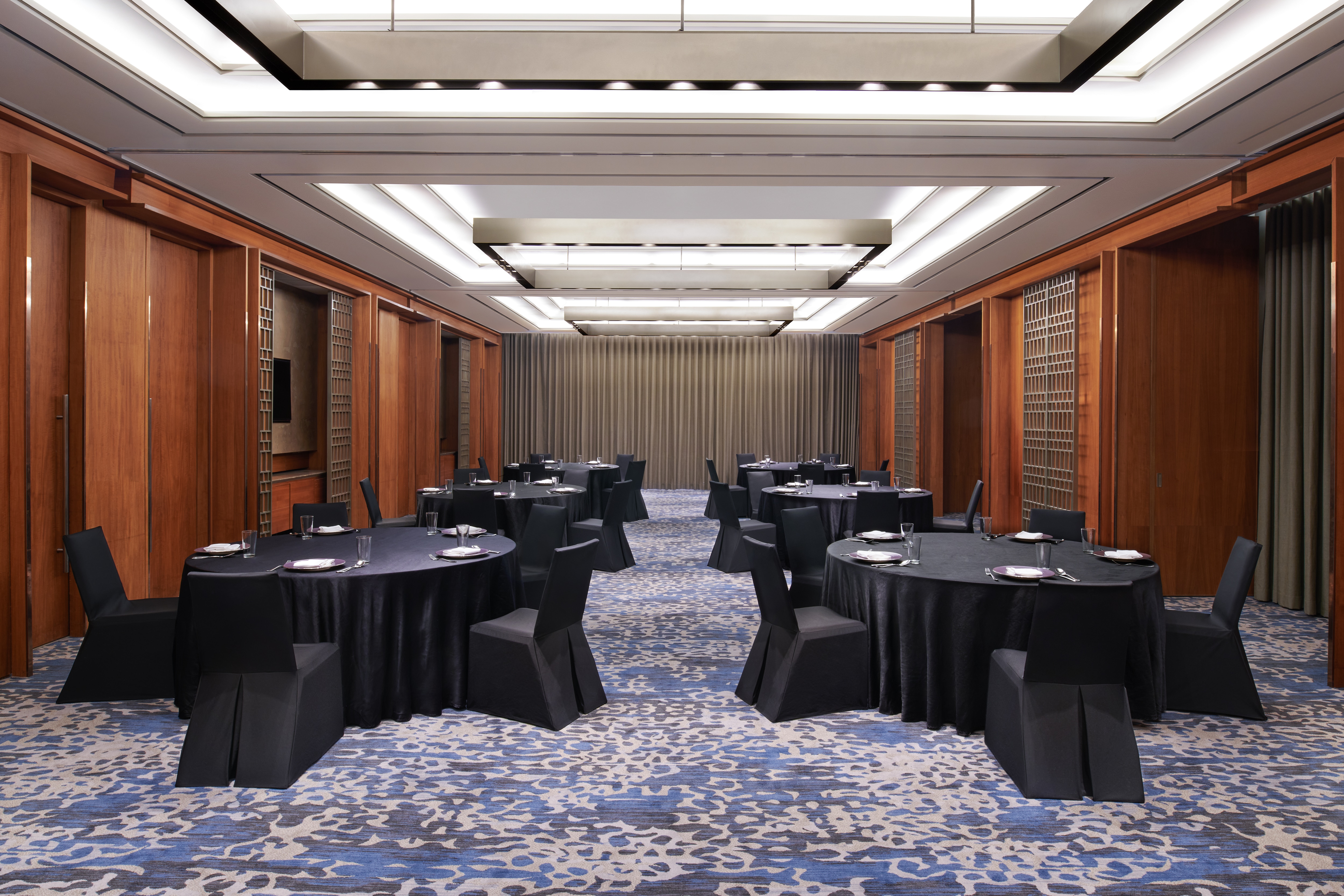 コートヤードルーム - 円形セットアップ