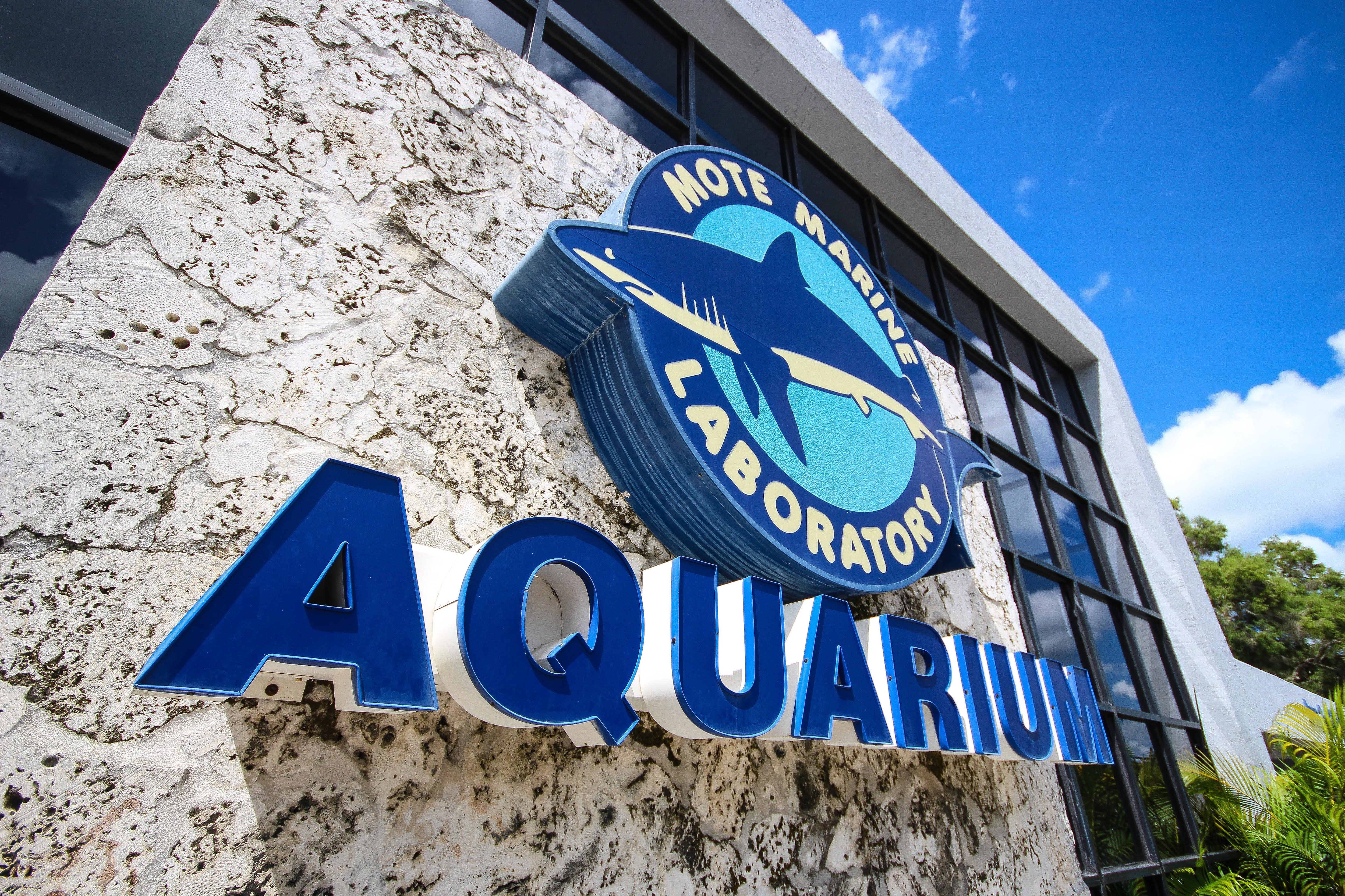Aquarium sign