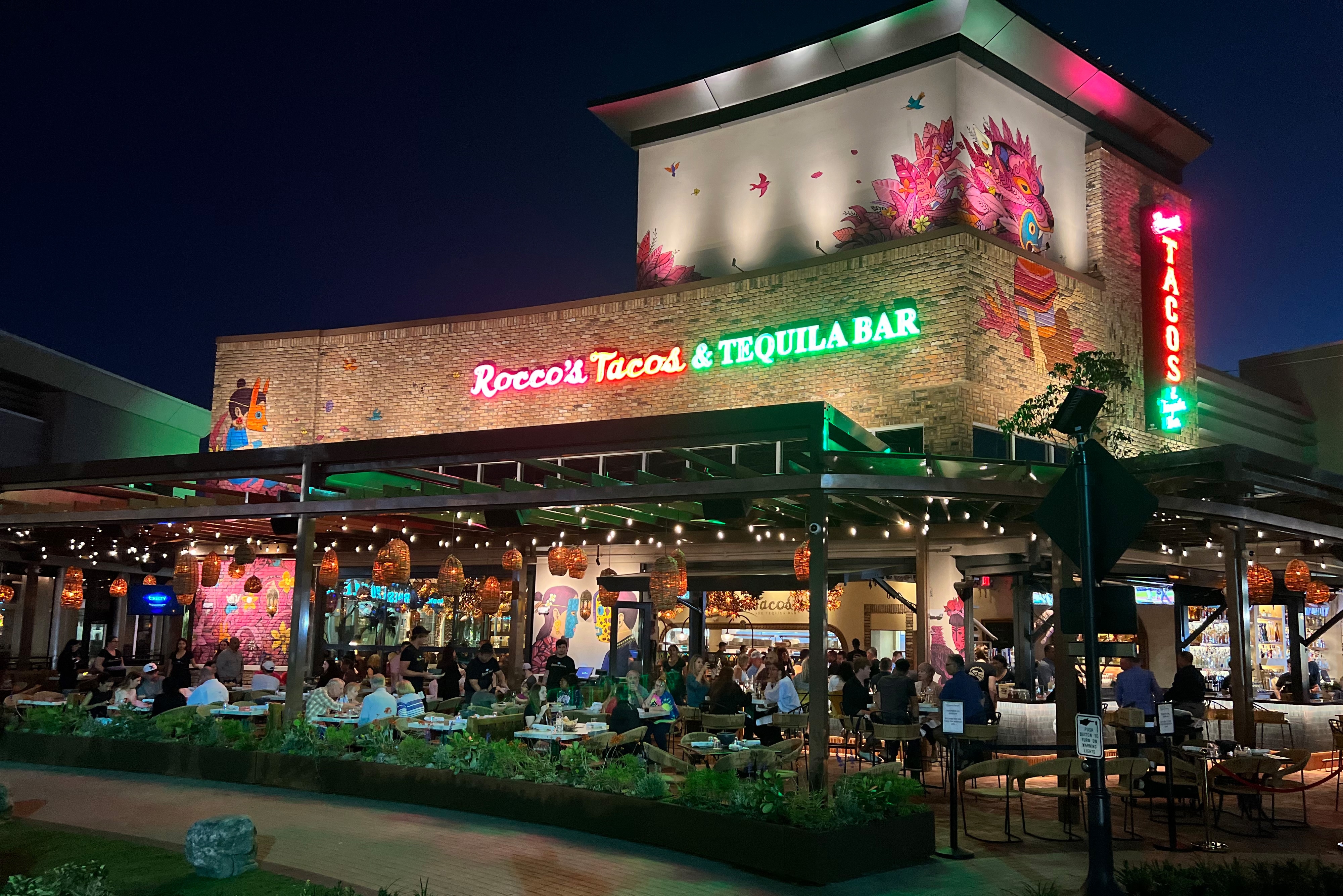 Restaurant outdoor dining