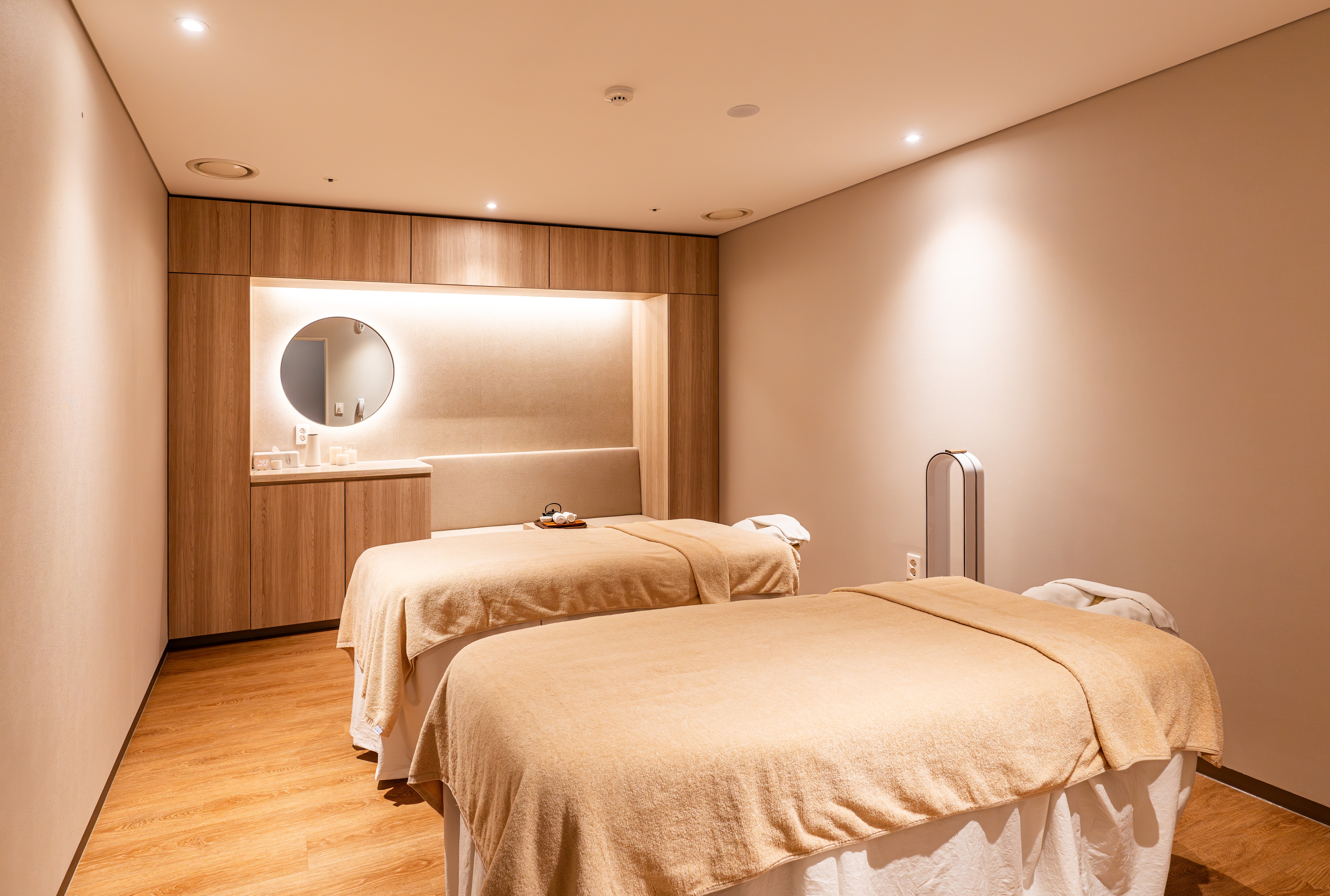 Spa treatment room with 2 beds