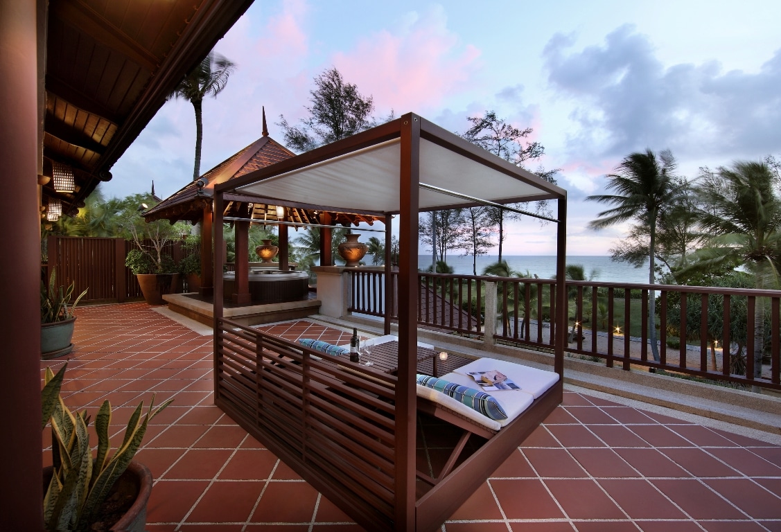 one-bedroom oceanfront suite terrace