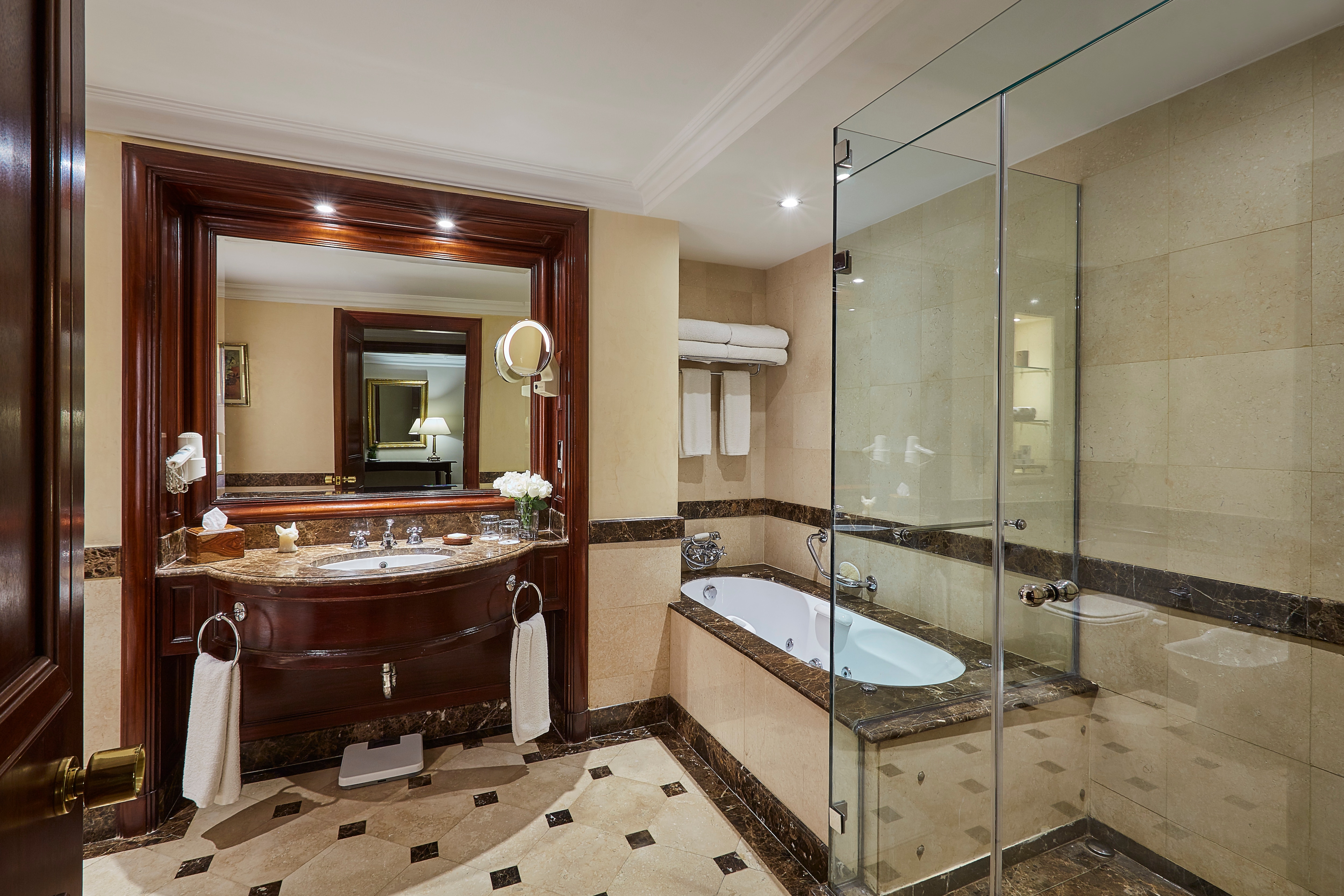 Suite Bathroom