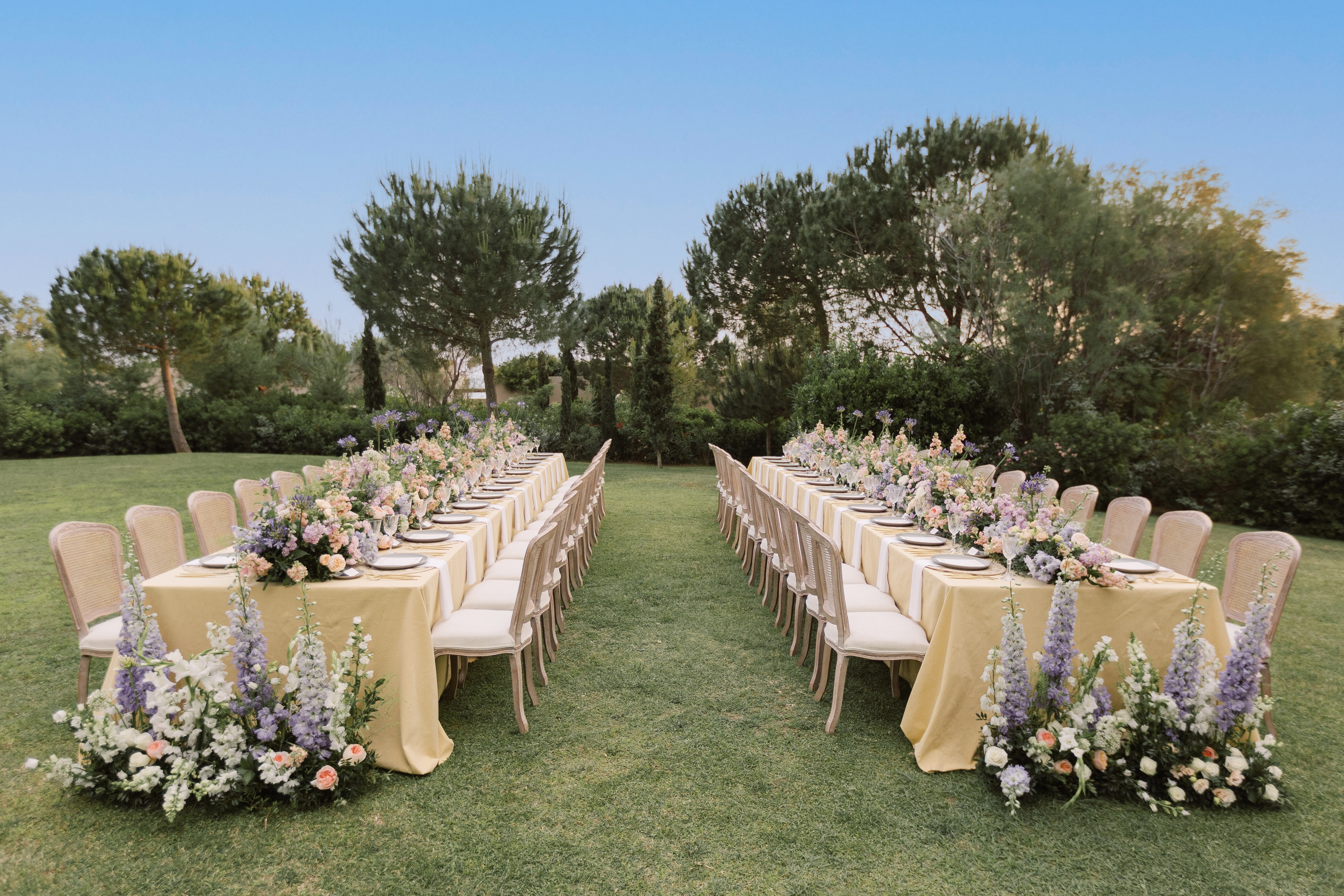 Outdoor wedding dinner