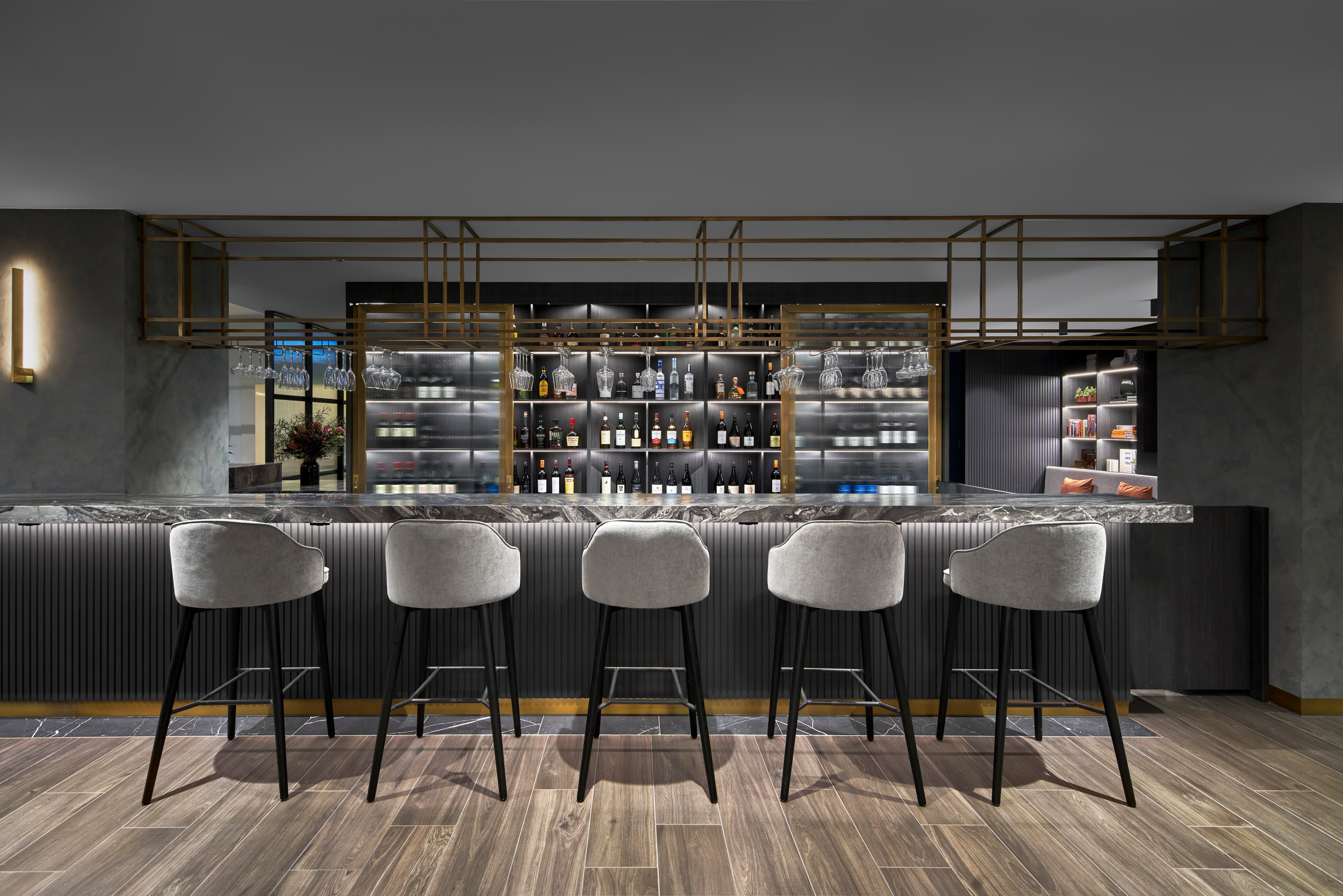 M Bar - Melbourne Marriott Hotel