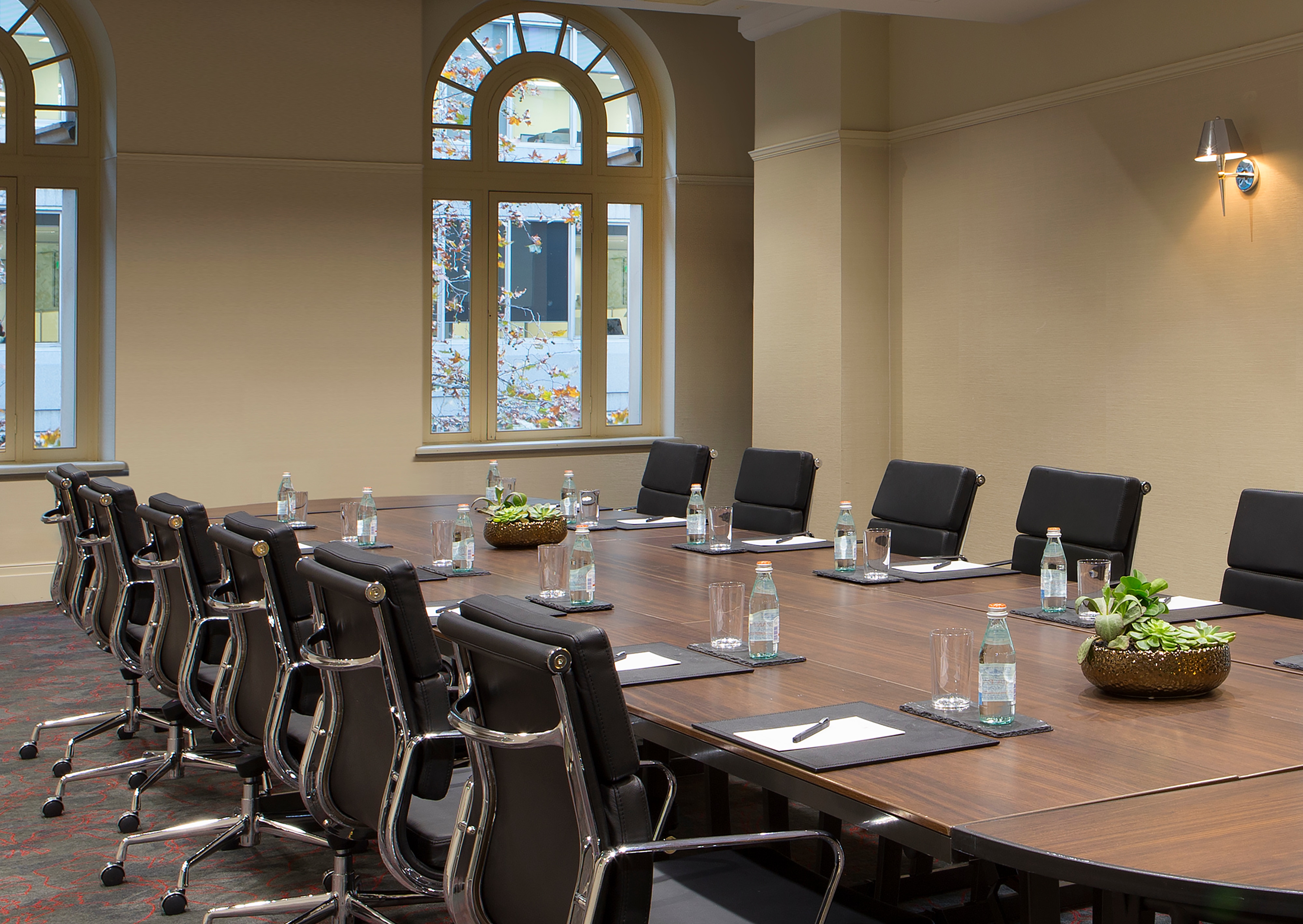 「Banjo Patterson」－ボードルーム形式セットアップ