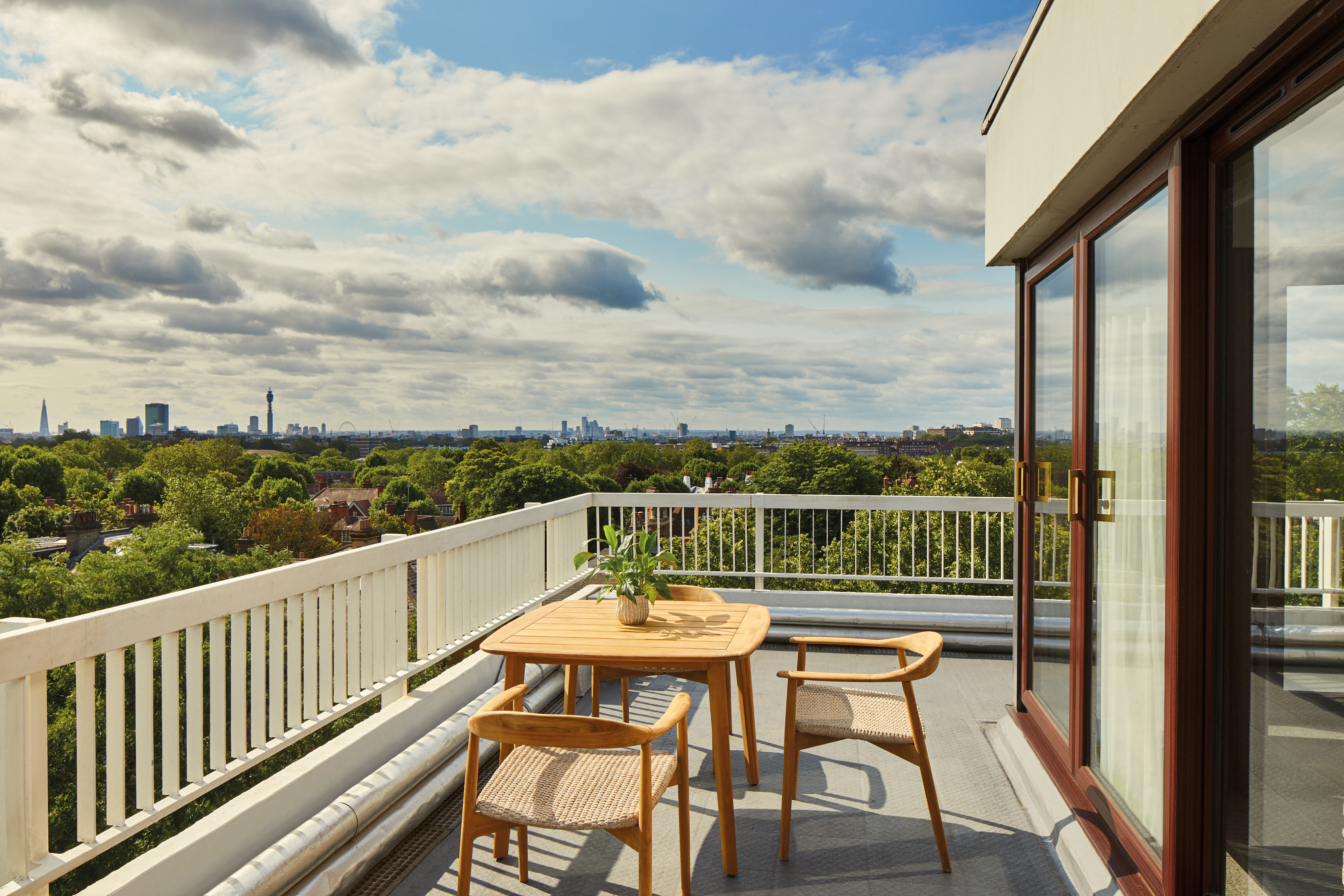 Guest suite terrace