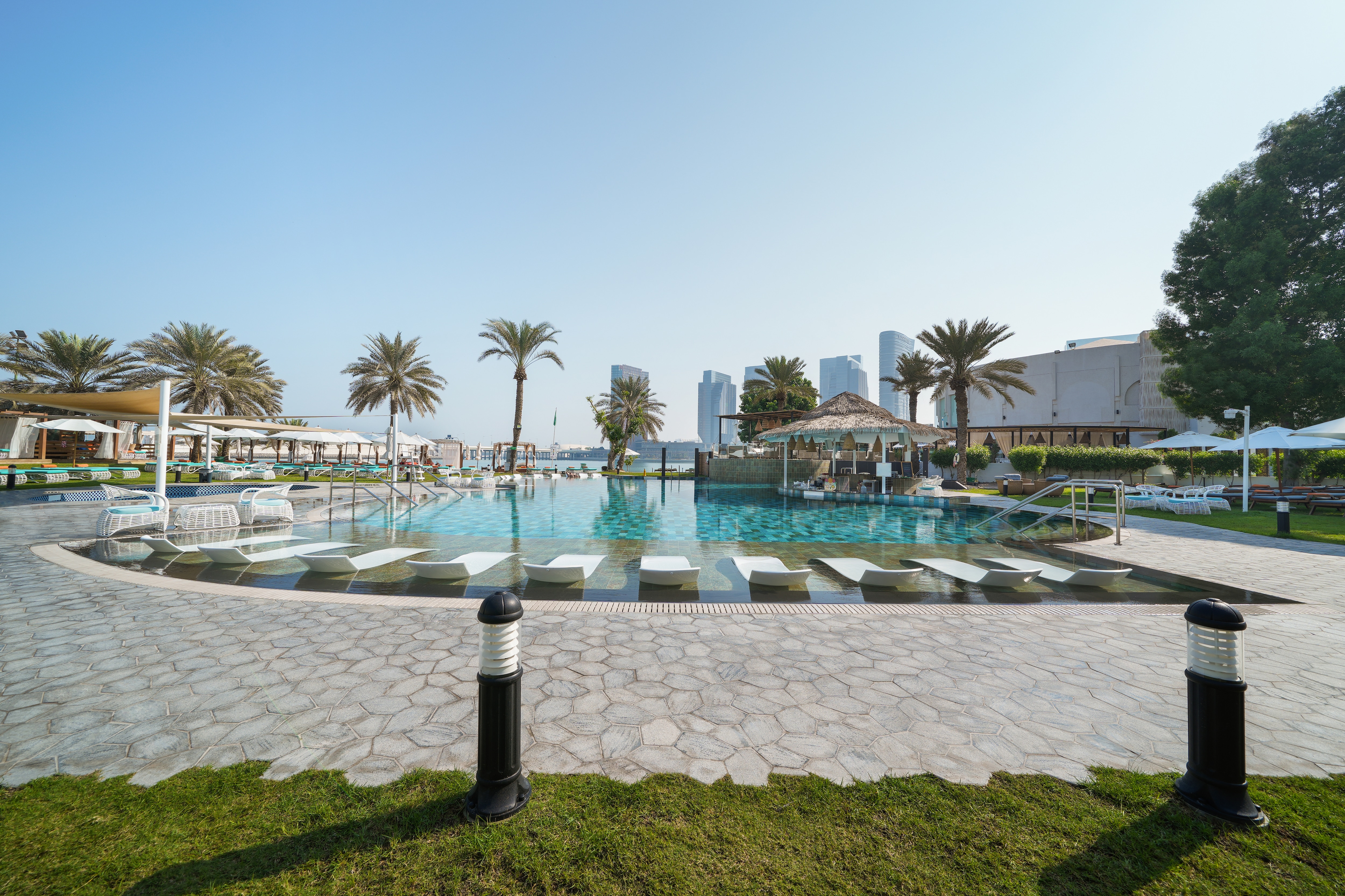 Oasis Poolbar