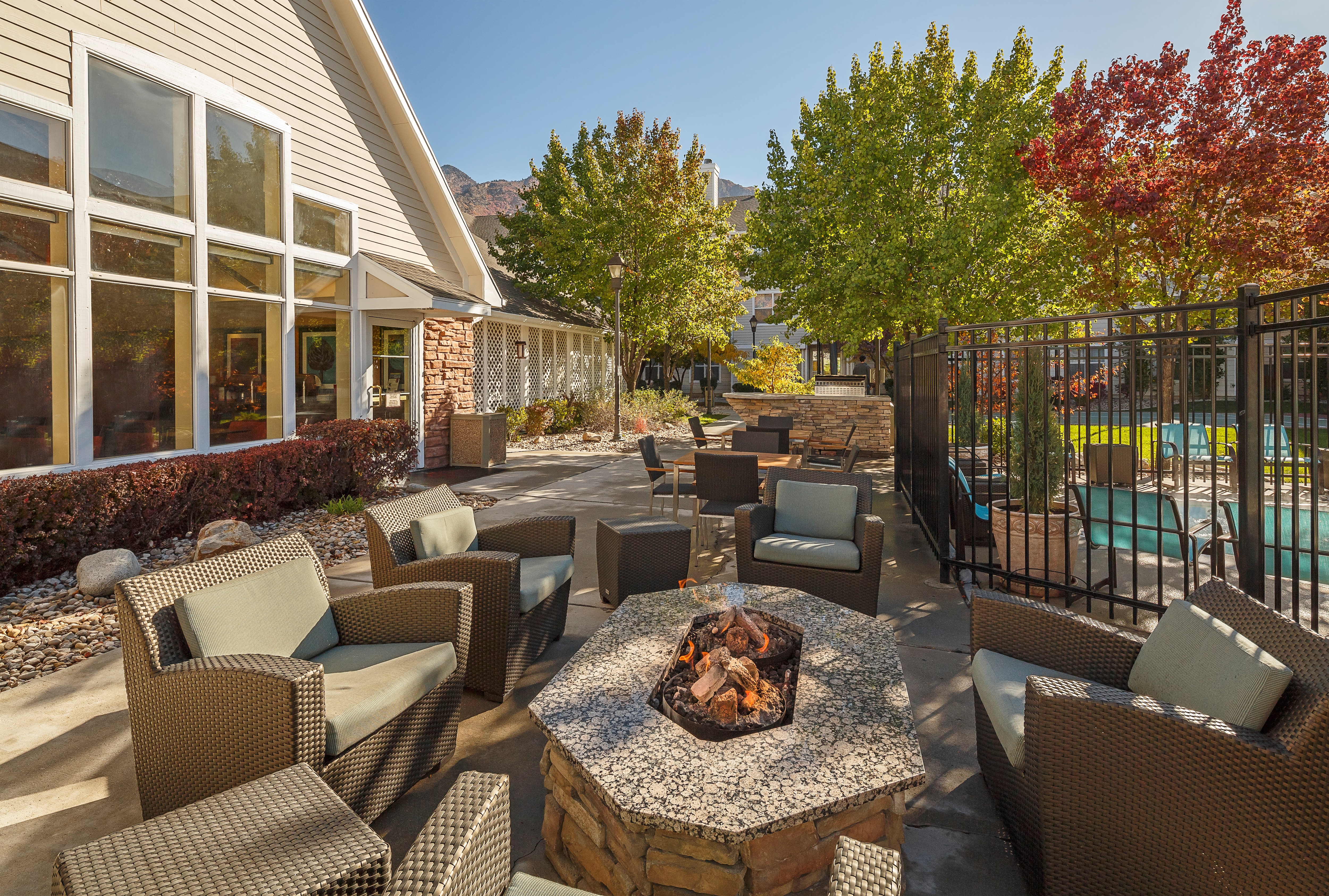 Outdoor patio with firepit