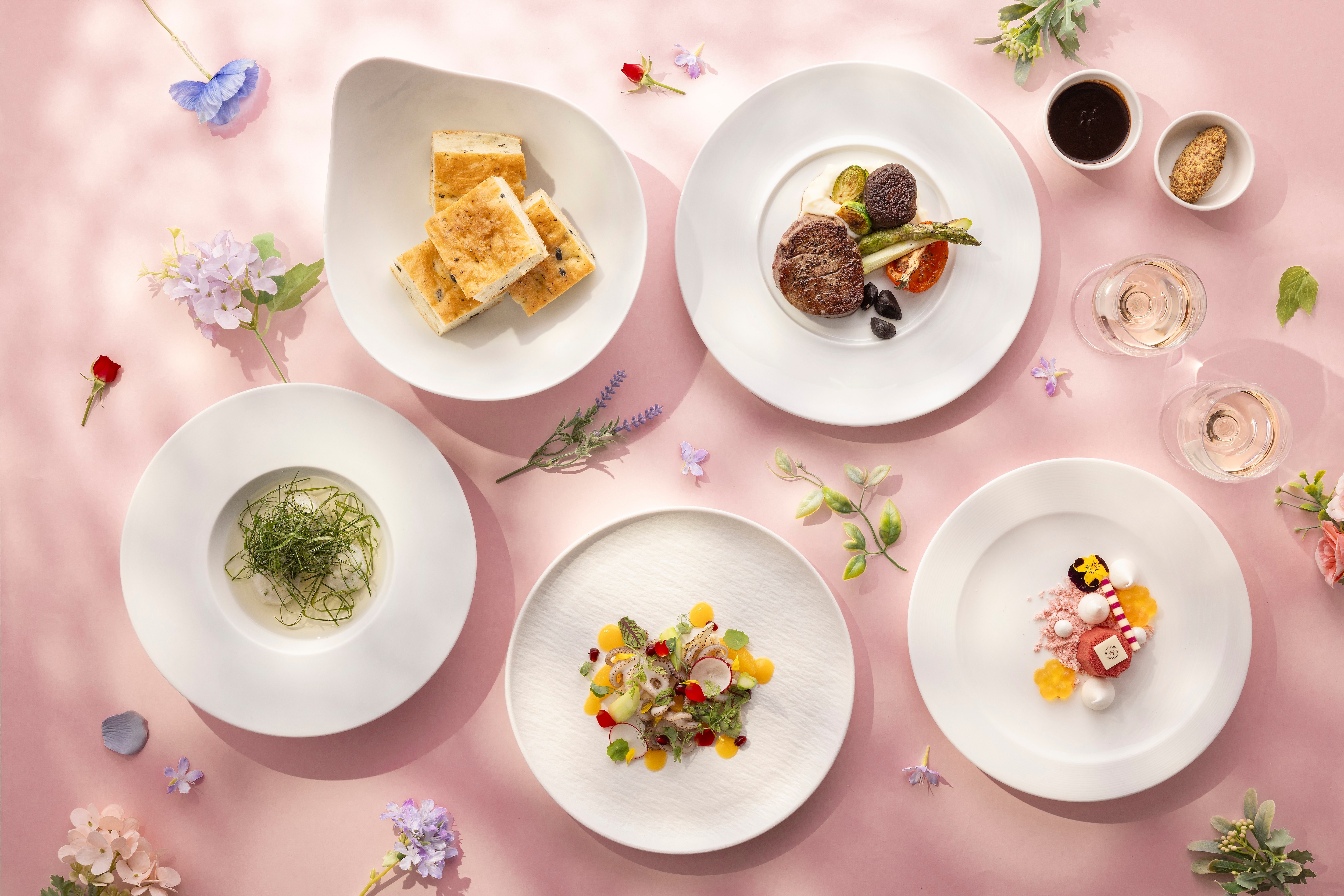 테이블에 세팅한 요리