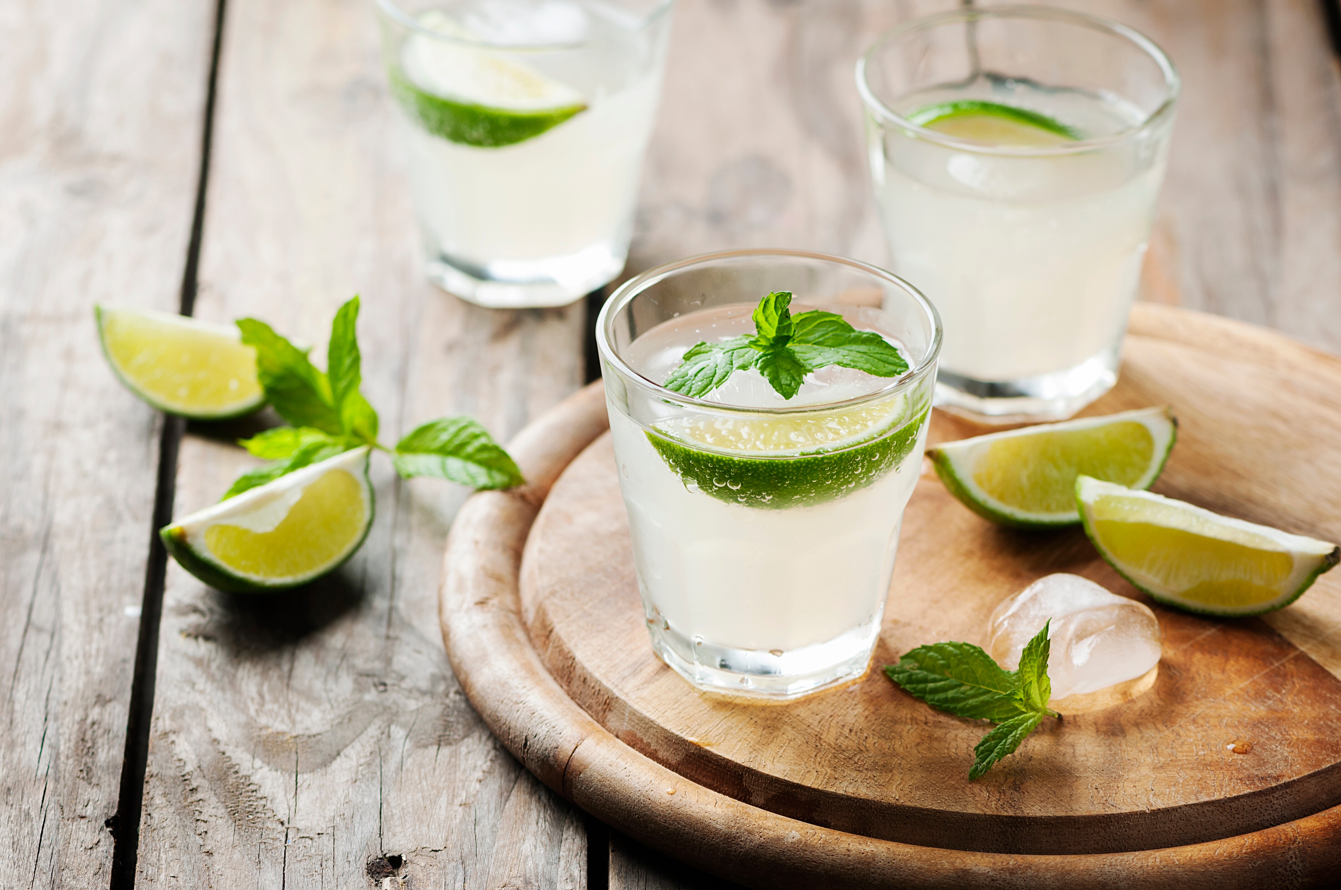Mojitos on a platter with citrus fruit