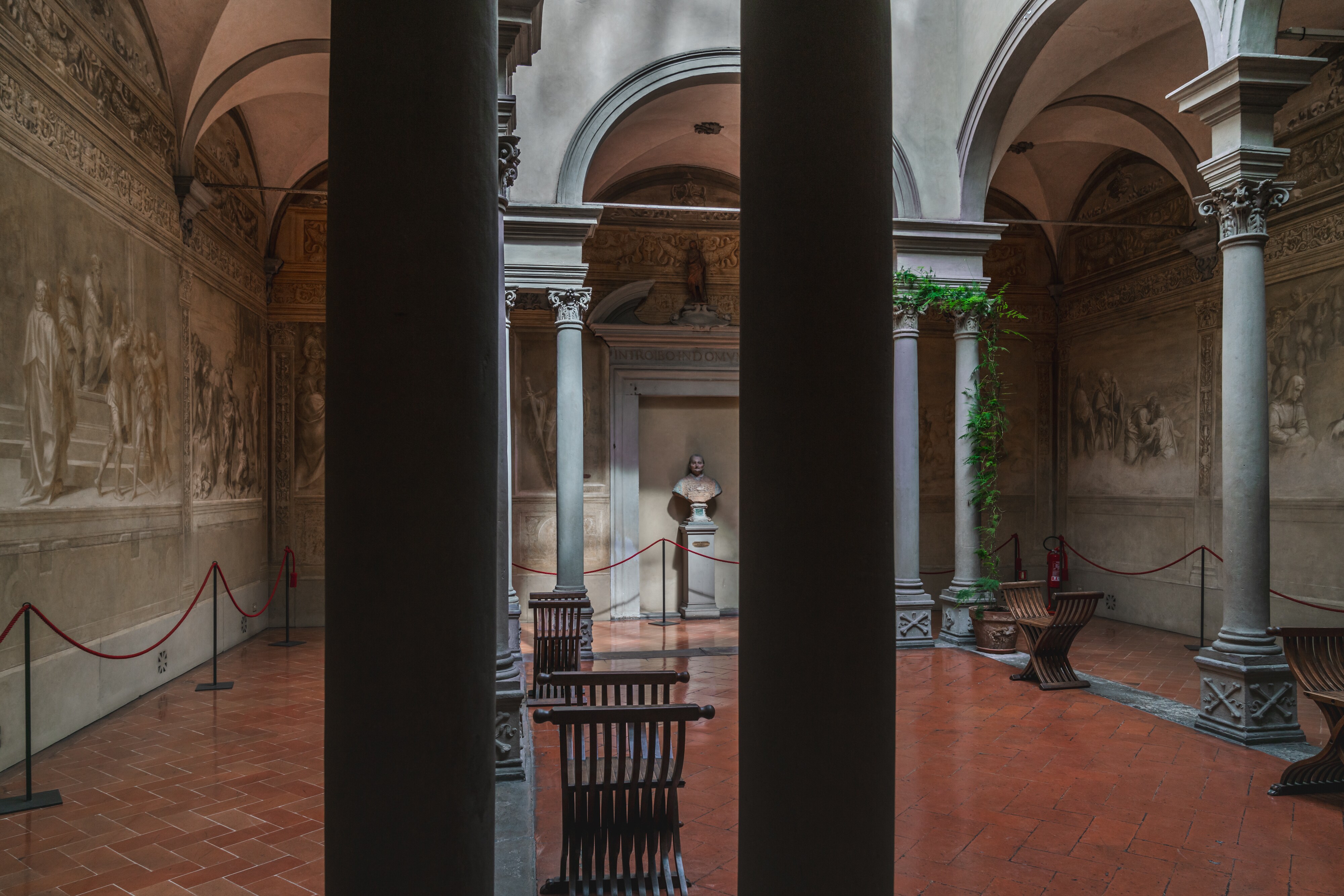 تشيوسترو ديلو سكالزو داخل البهو