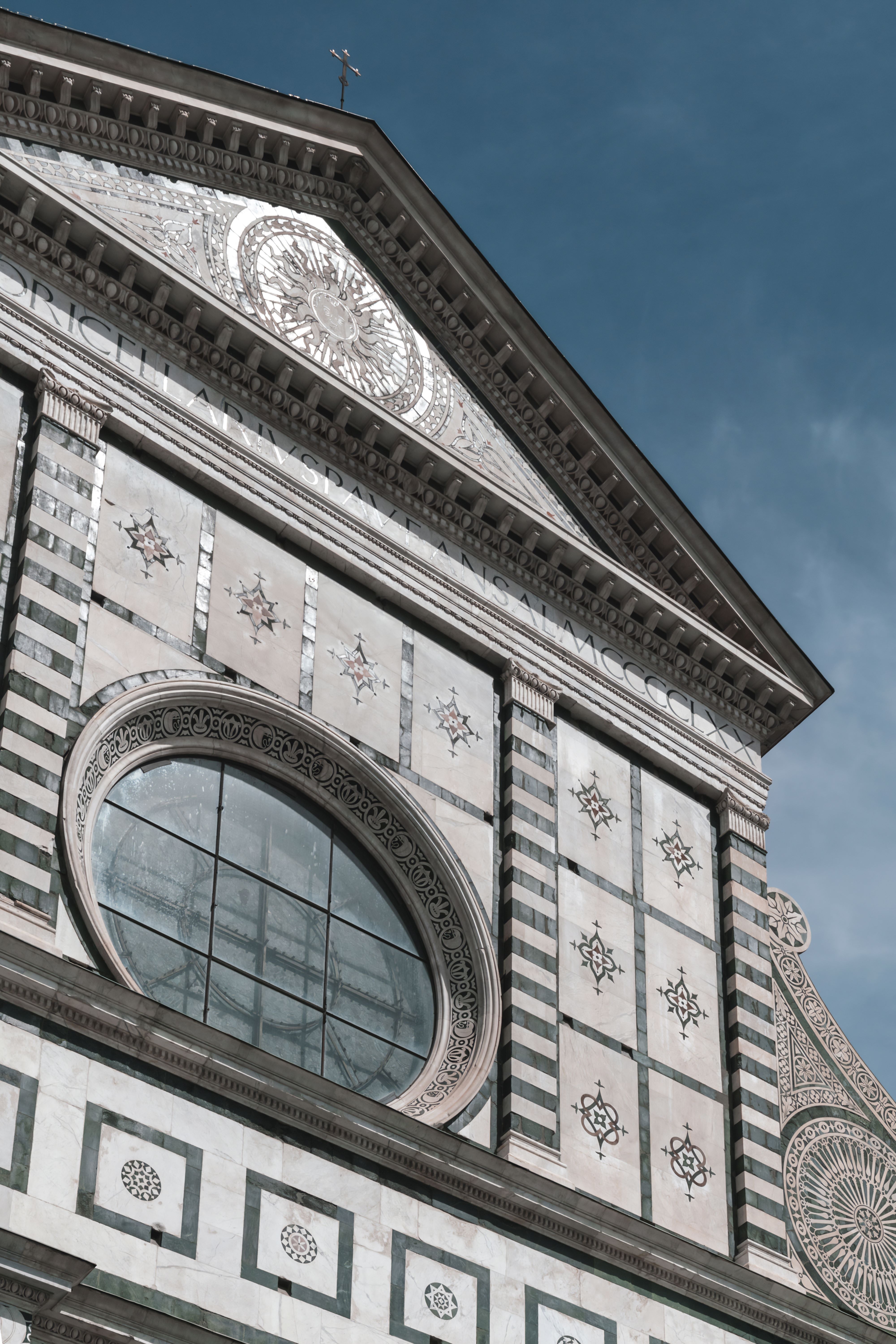 النافذة الوردية للكاتدرائية