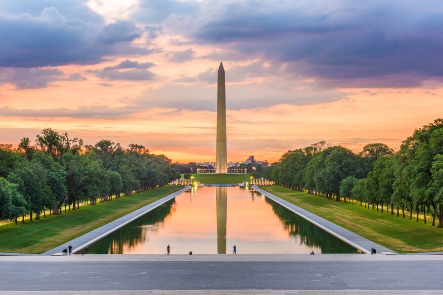 Washington monument at dusk.