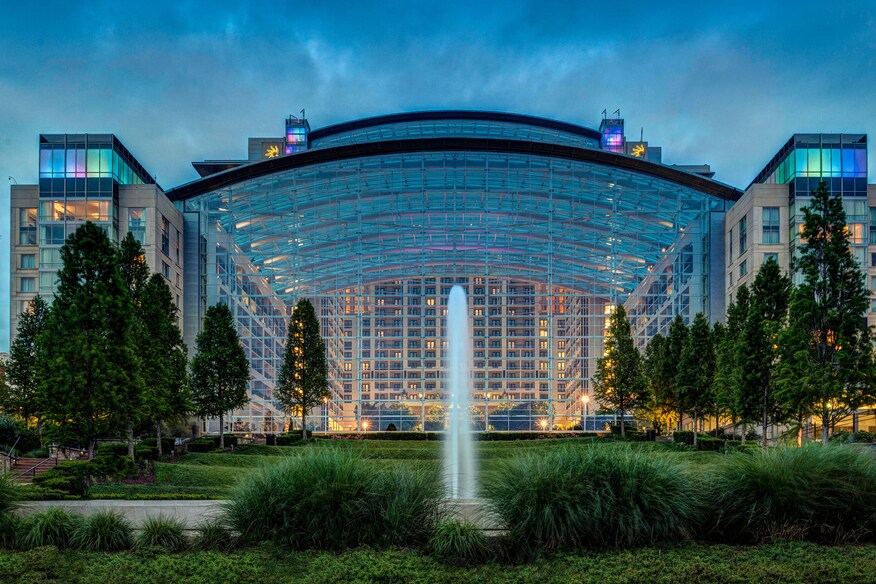 Exterior of Gaylord National Atrium with Fountain