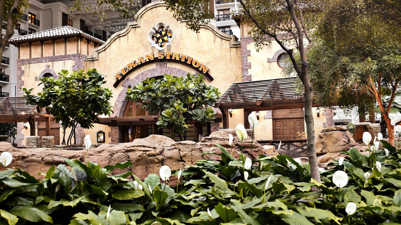 Texan station sports bar and grill exterior entrance view