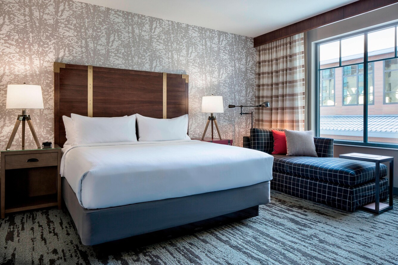 King bed, end tables and chaise lounge in the Executive Suite