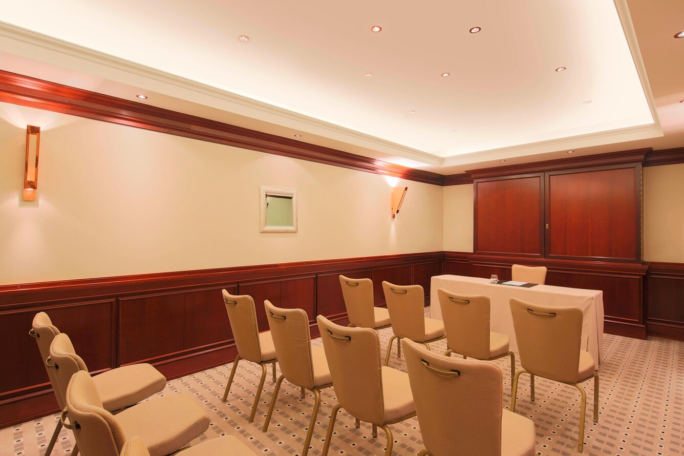 Small room with rows of chairs facing a lecturn