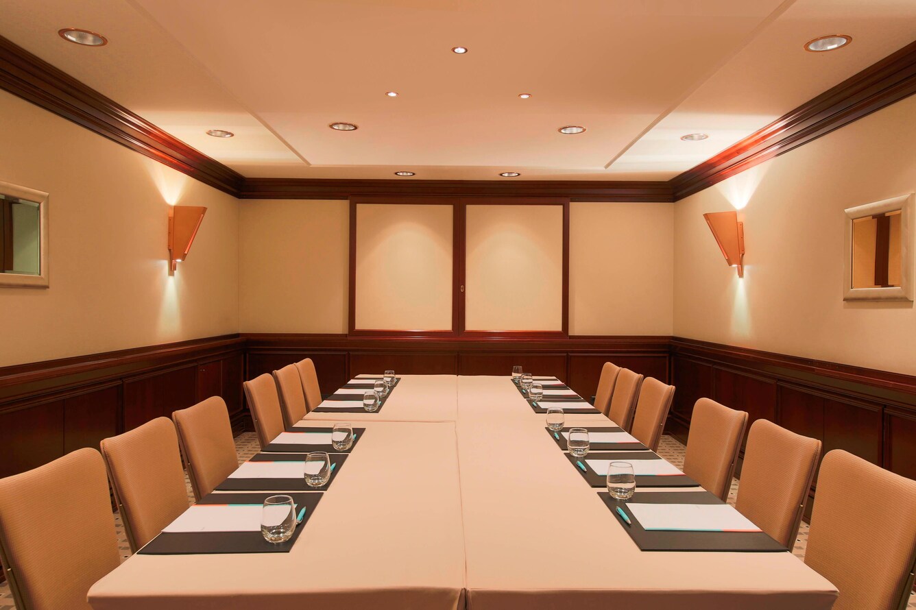 Small room with rows of chairs facing a lecturn