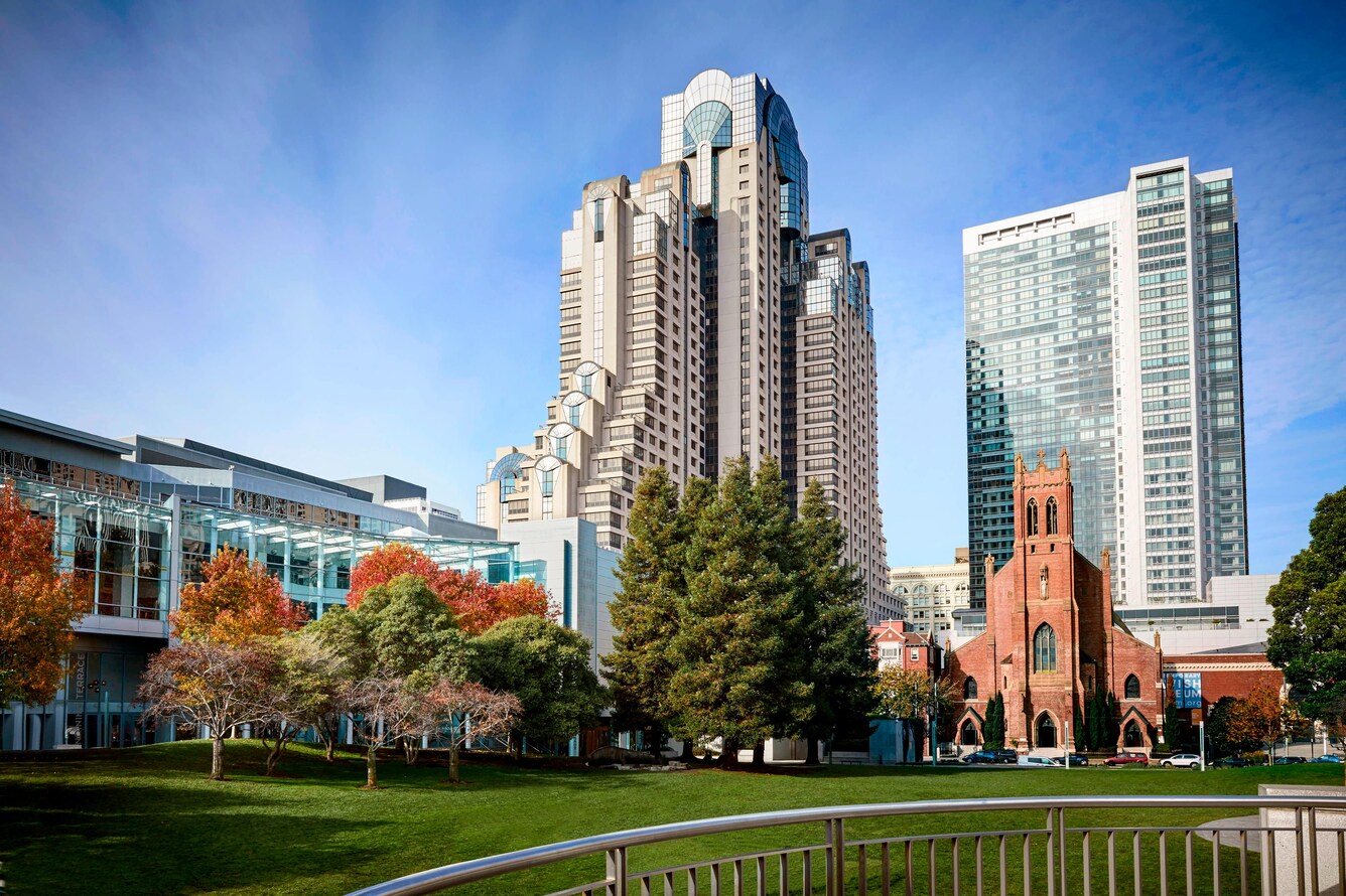 Park surrounded by the San Francisco Skyline