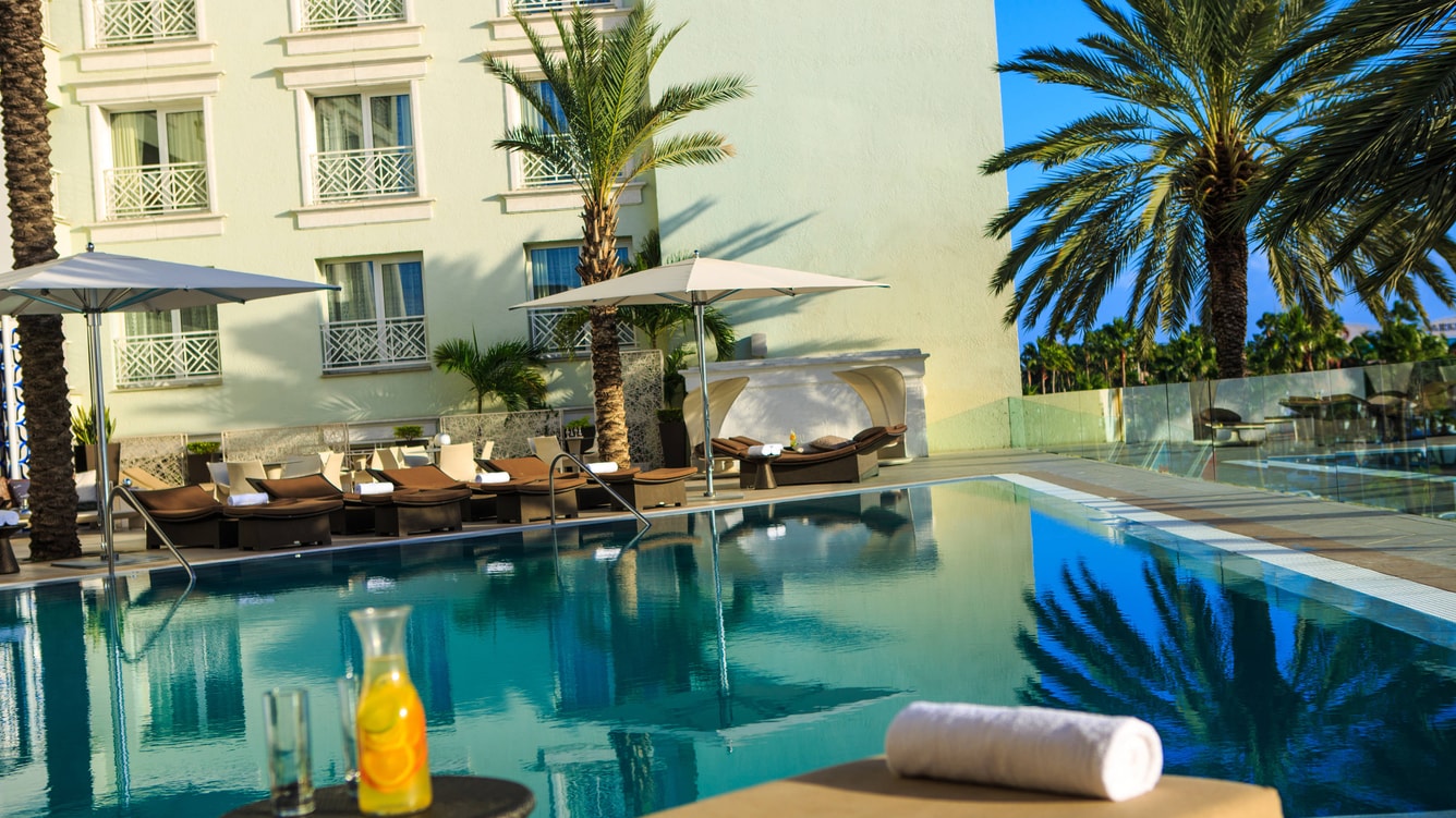 Aruba Hotel pool