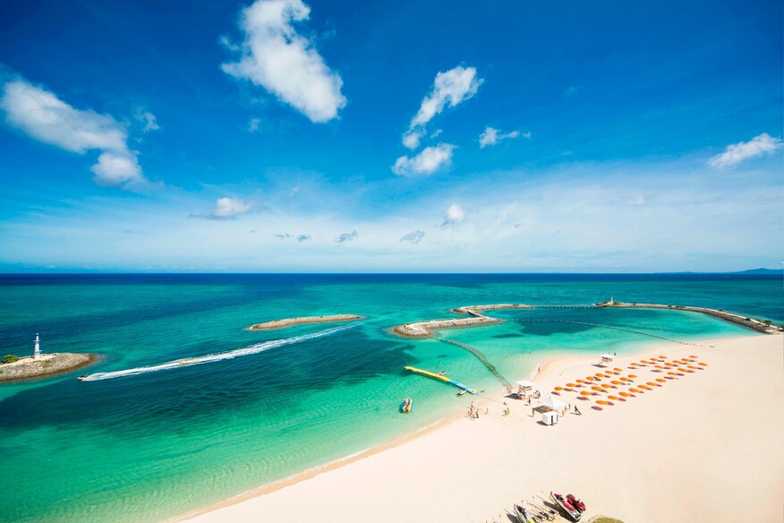 White sand beach with blue ocean