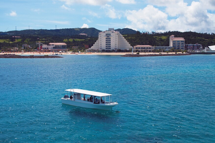 Glass bottom cruise boat on the sea