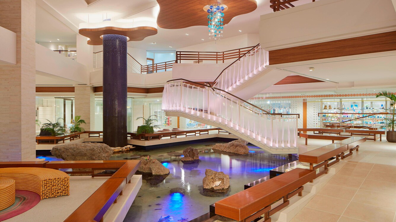 Okinawa sheraton indoor marine life touch pool