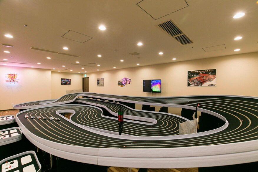 Sunmarina indoor car racing circuit