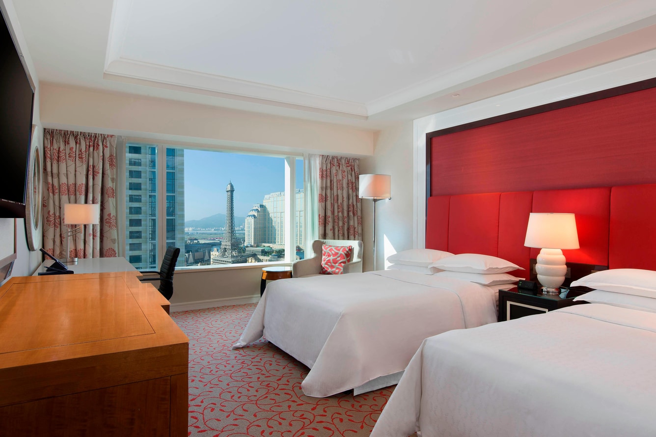 Deluxe guest room with two twin beds and city view
