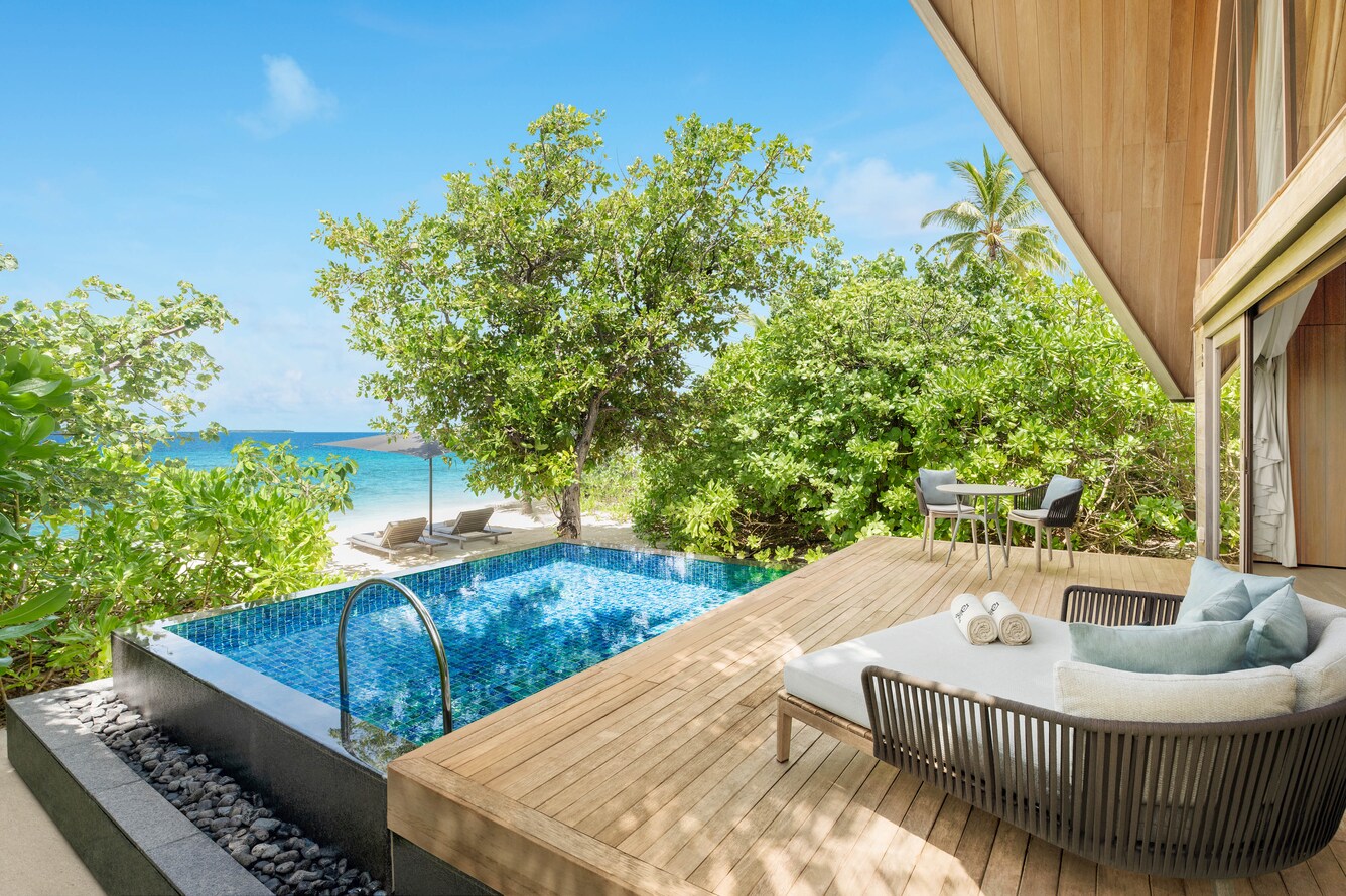 Outdoor deck with lounge with small pool