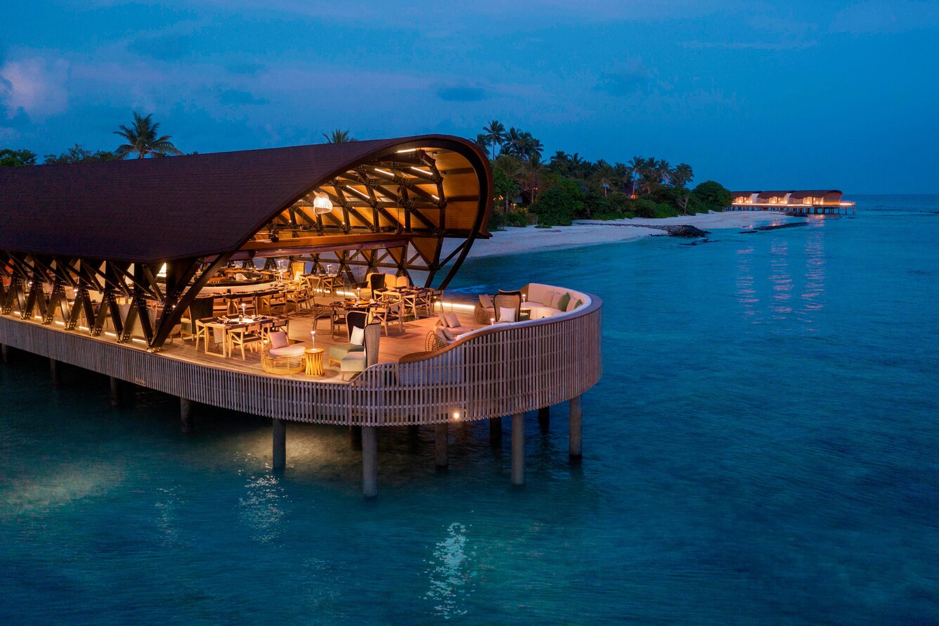 Pearl restaurant dining exterior