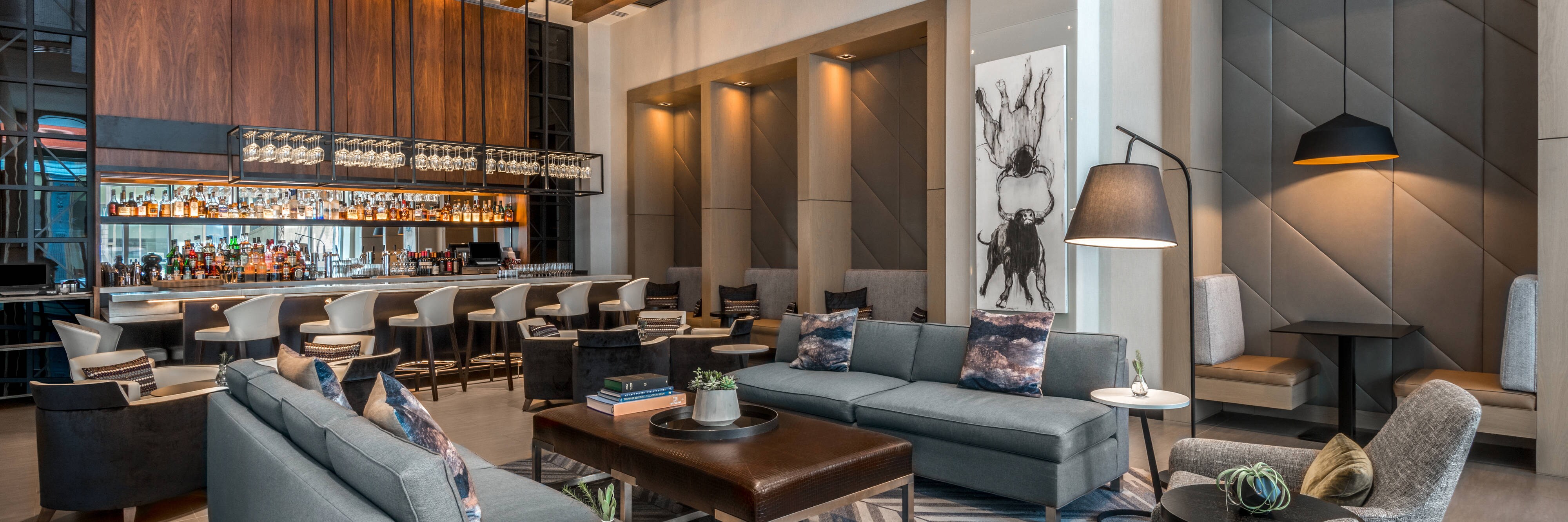 Lounge bar.