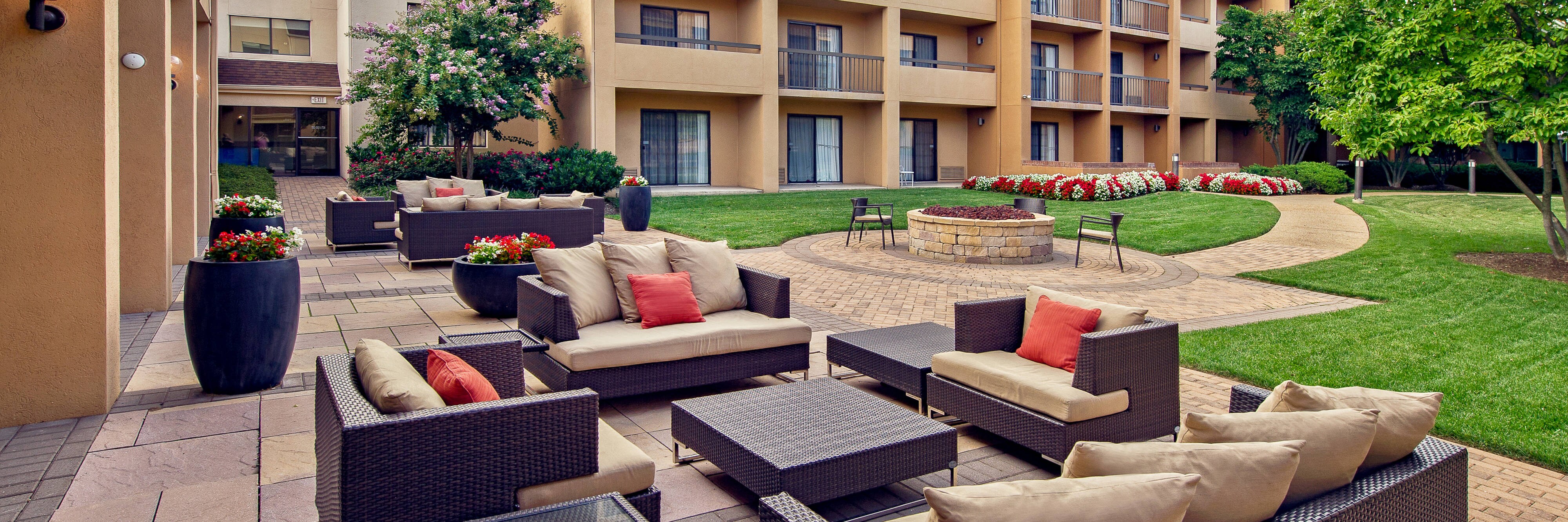 Courtyard Fairfax Fair Oaks