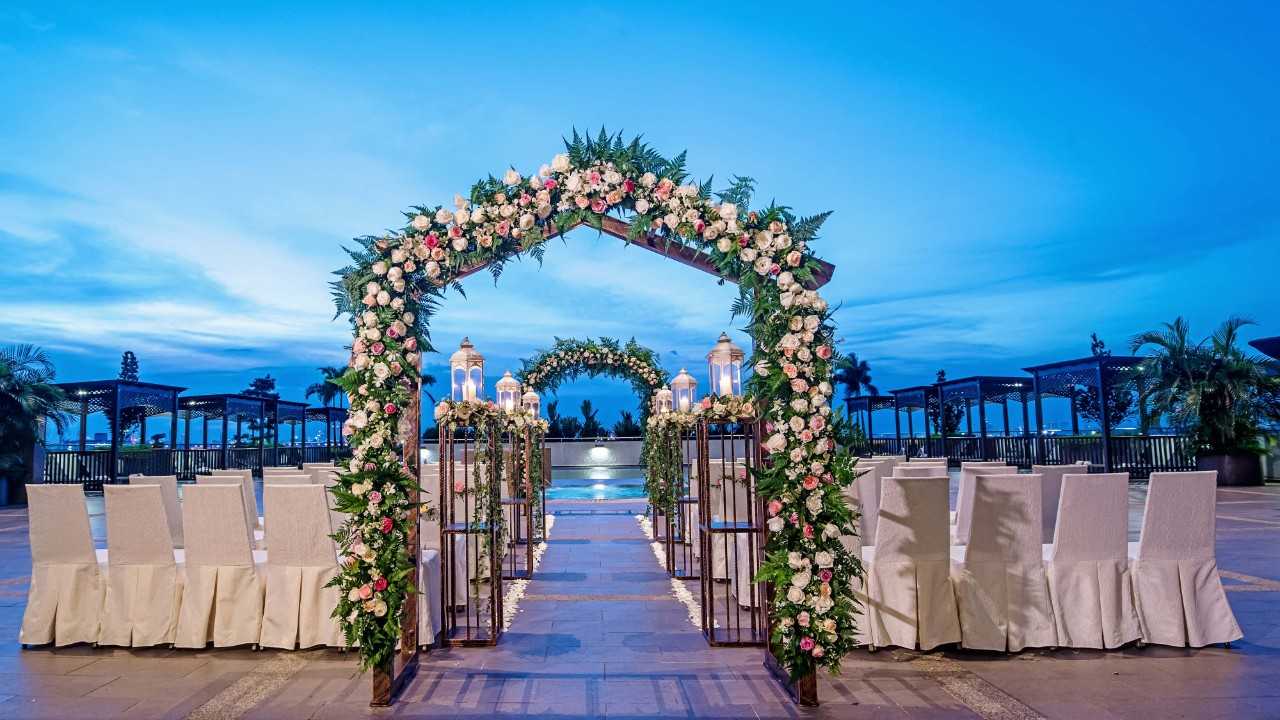 JHBBR Outdoor pool deck