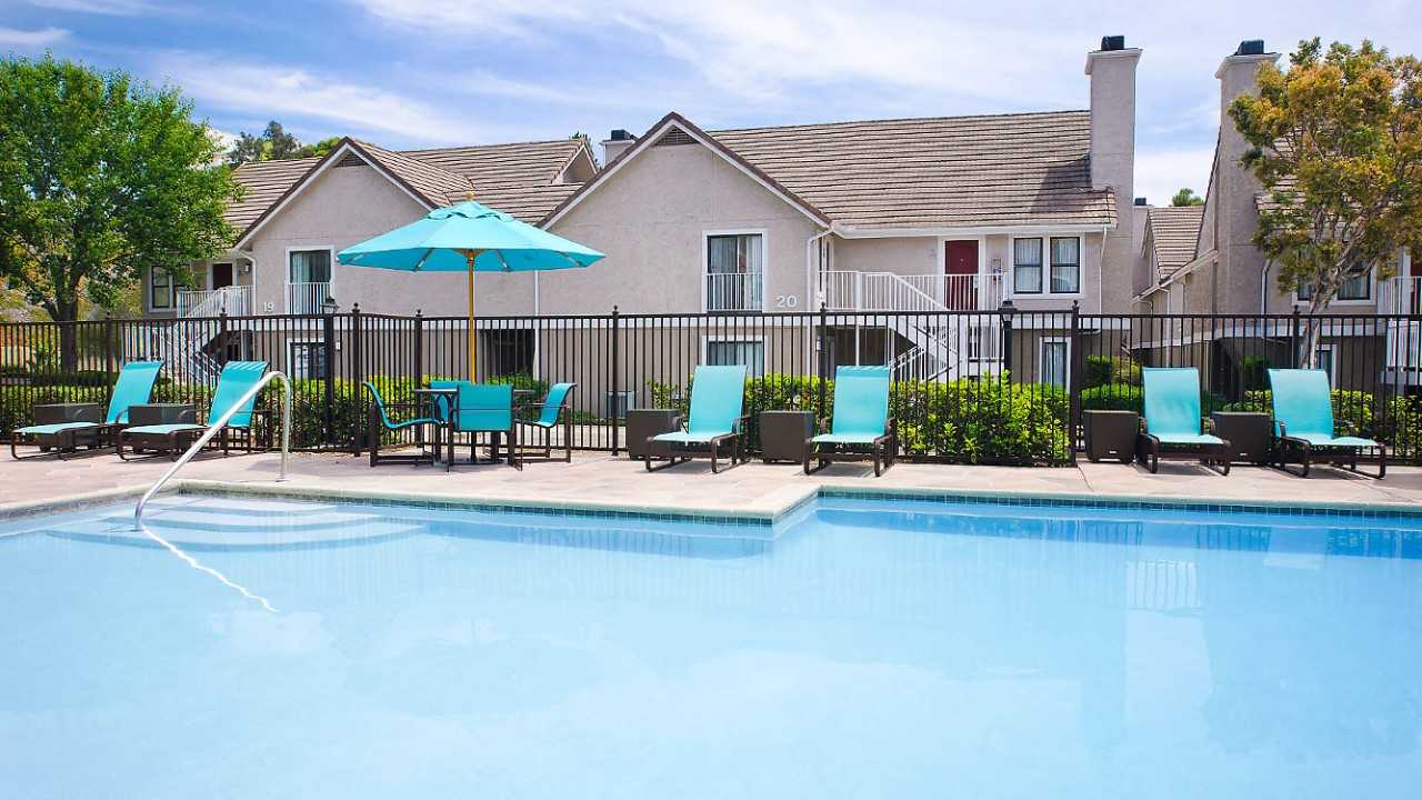lajca_pool_home