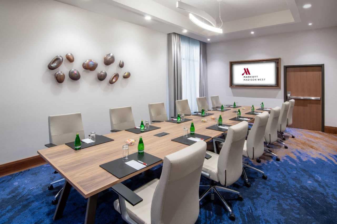 Marriott madison west business meeting with executive chairs