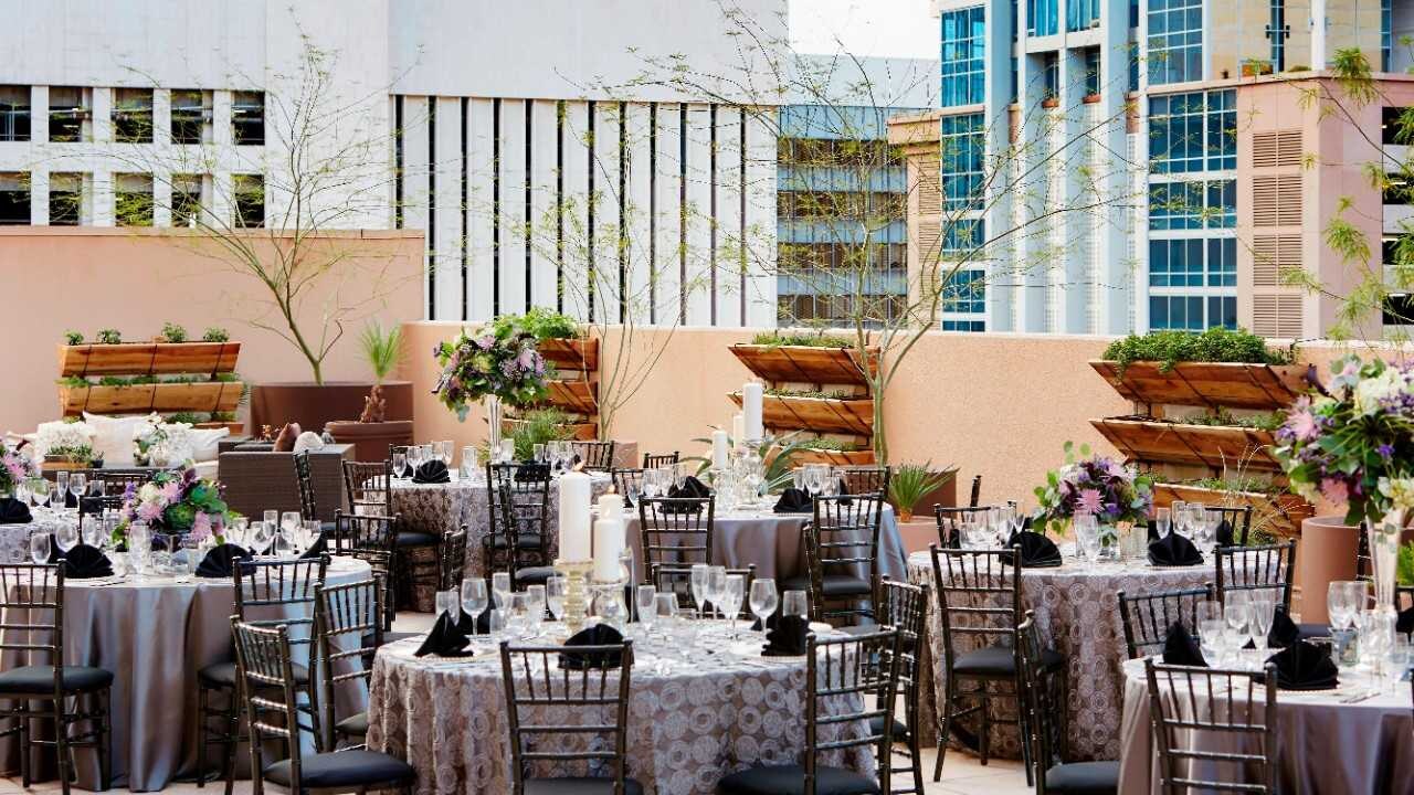 phxbd_weddings_skylineDinner
