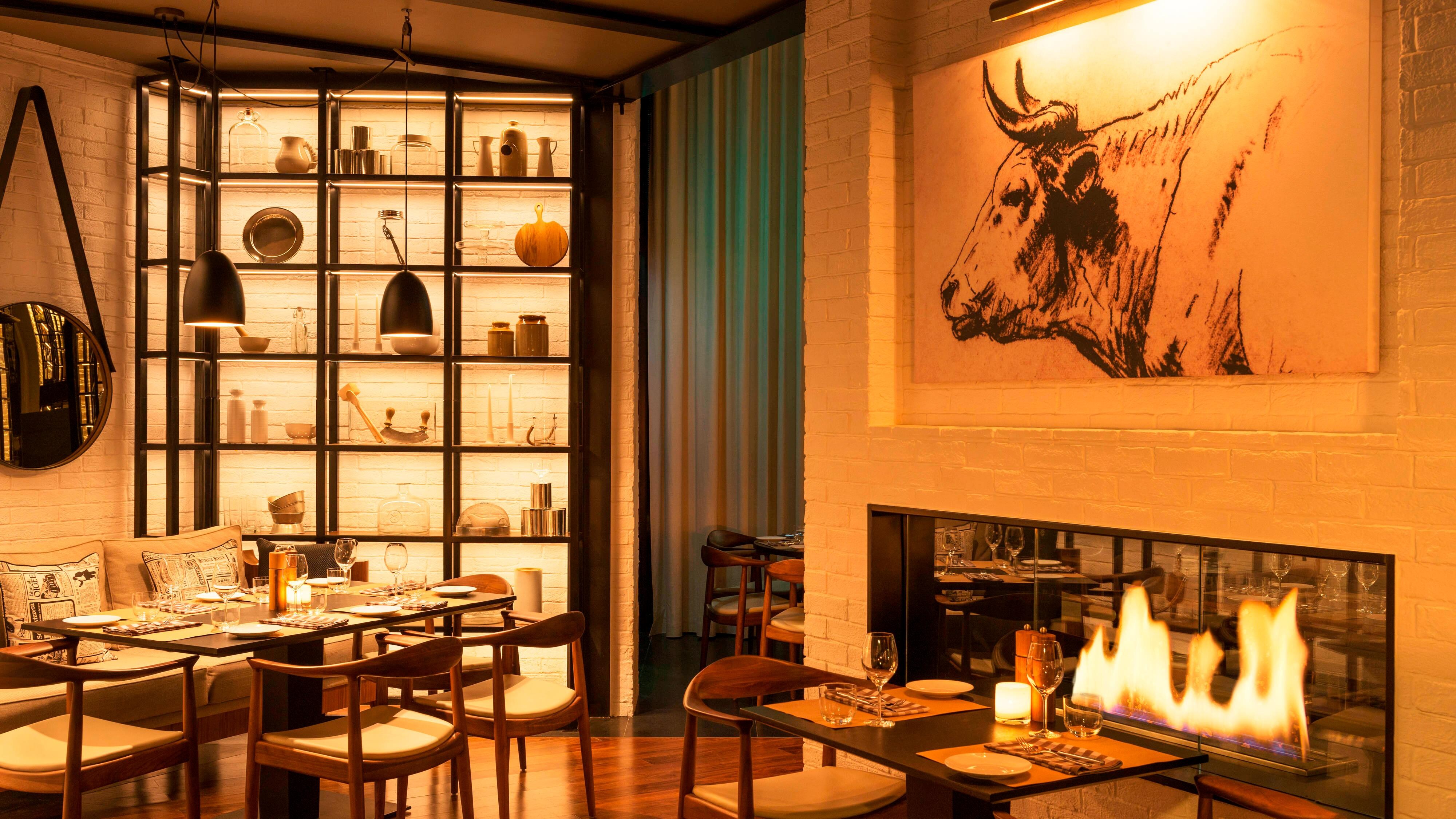 قاعة تناول الطعام بالمطعم