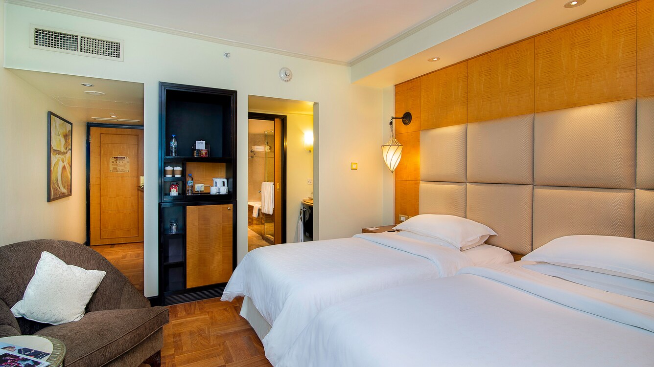 Twin/Twin Classic Guest Room - City View
