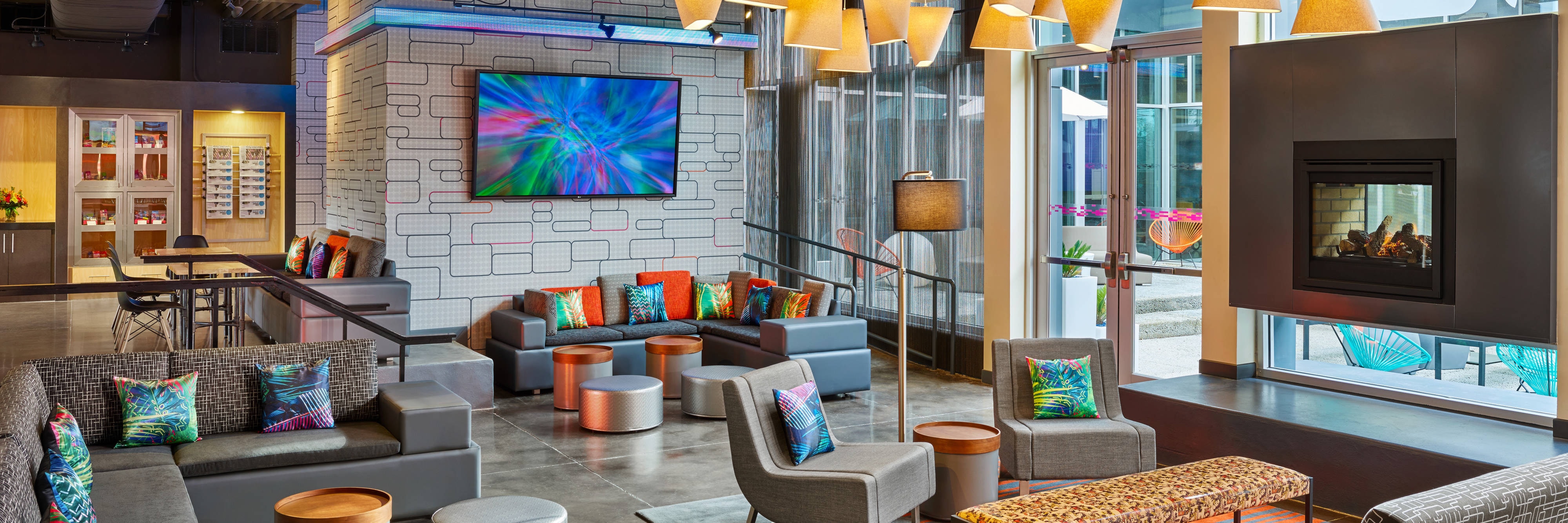 W XYZ Bar | Austin Restaurant | Marriott Bonvoy