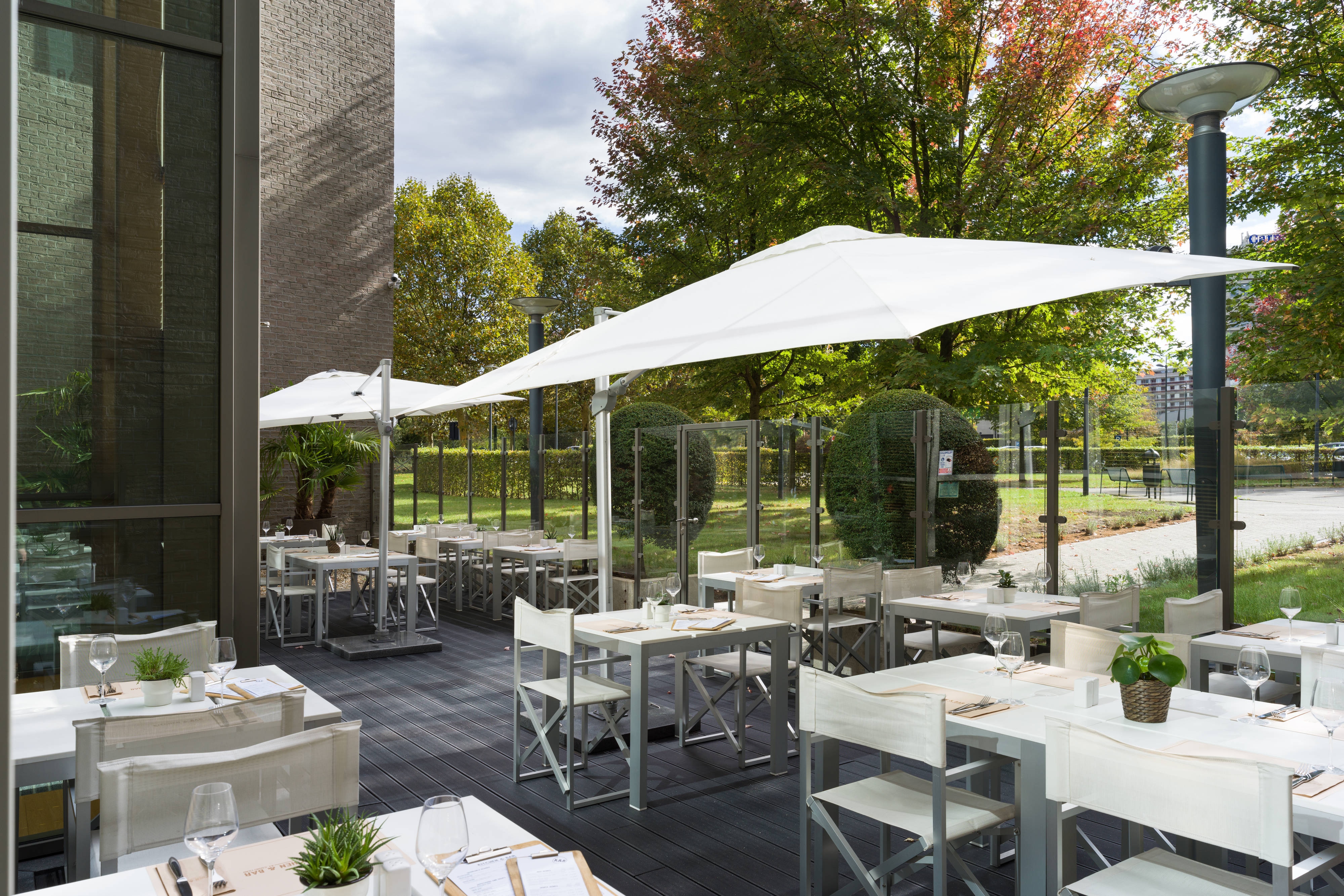 Kithcen & Bar outdoor terrace seating