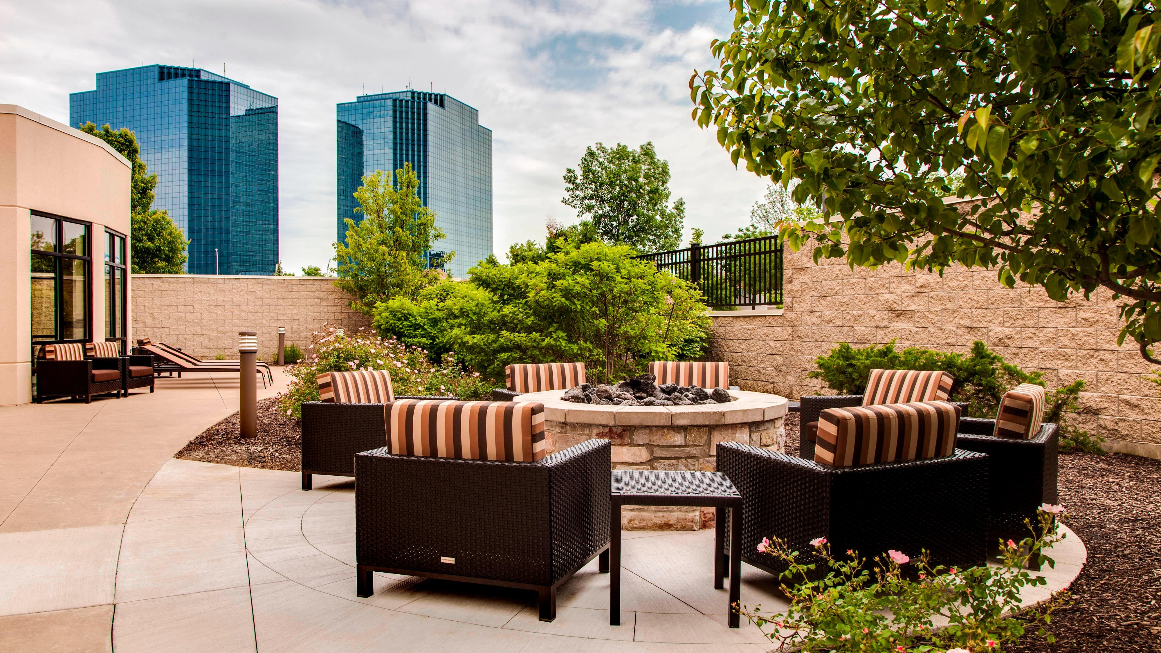 Restaurants Around Woodfield Mall 74 - putb05s