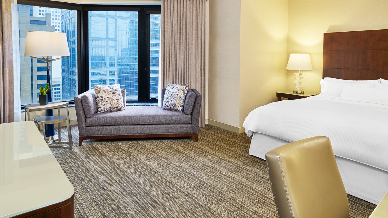 Club King River View Guest Room
