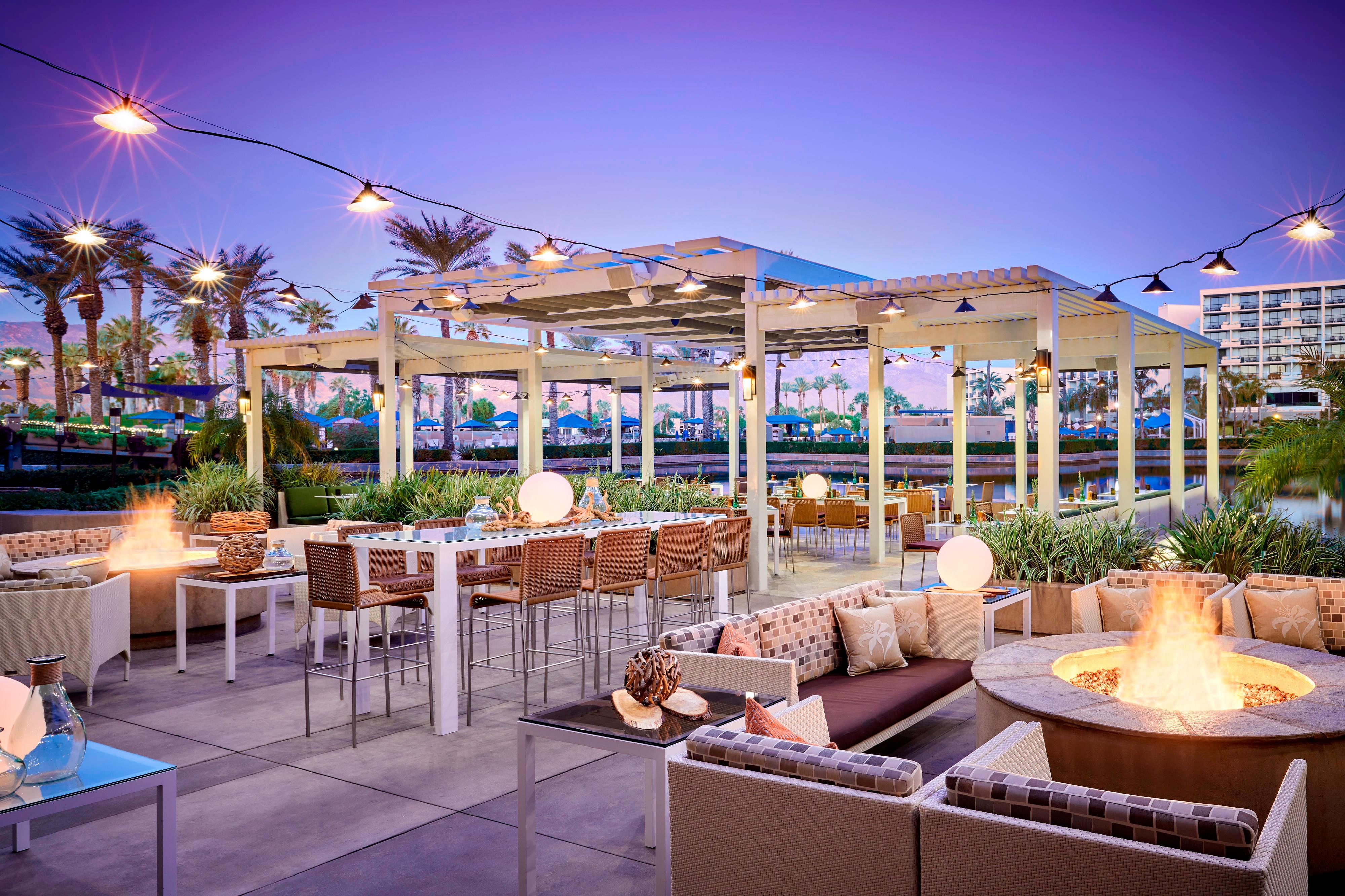 Outdoor lounge with firepit