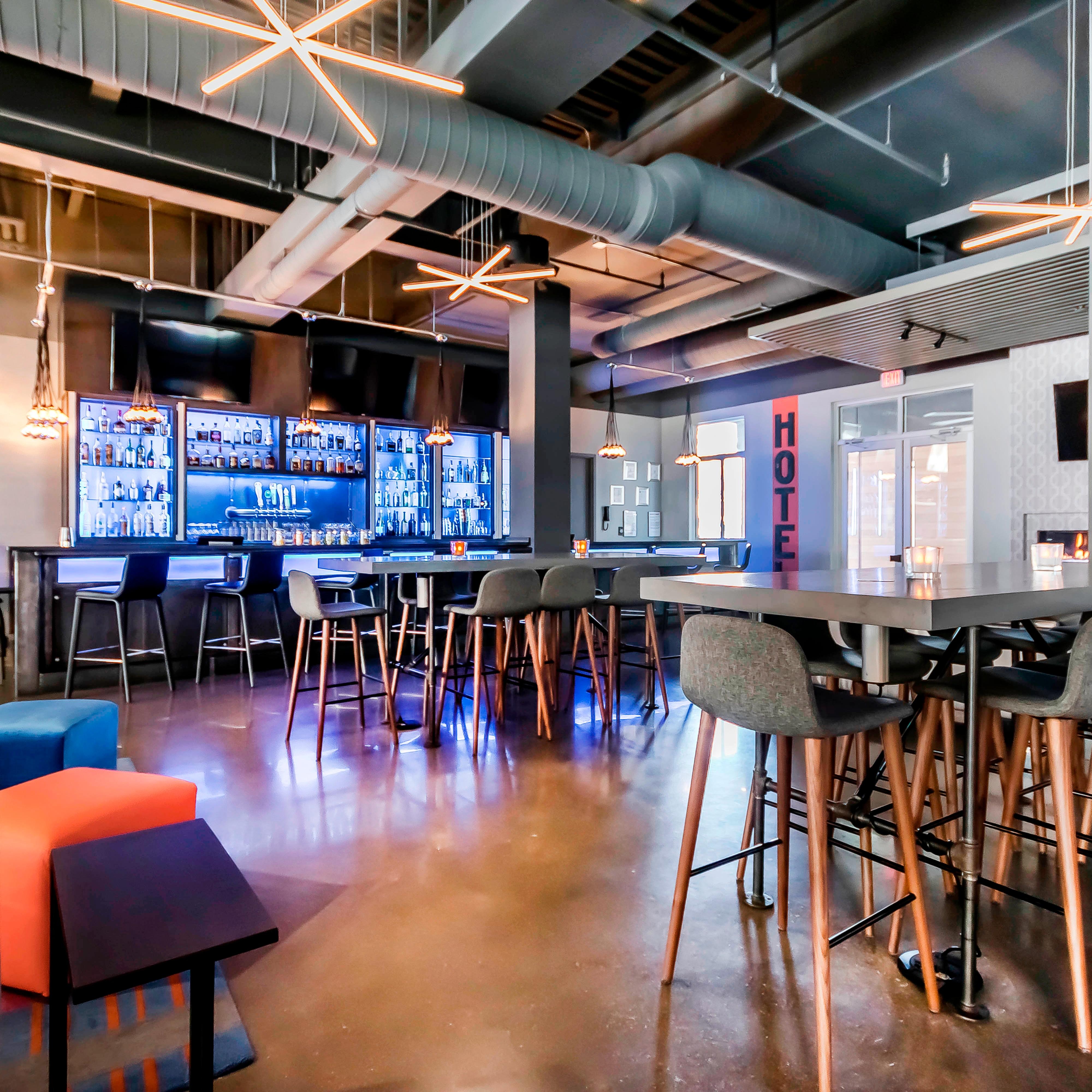 W XYZ® bar | Newport Restaurant | Marriott Bonvoy