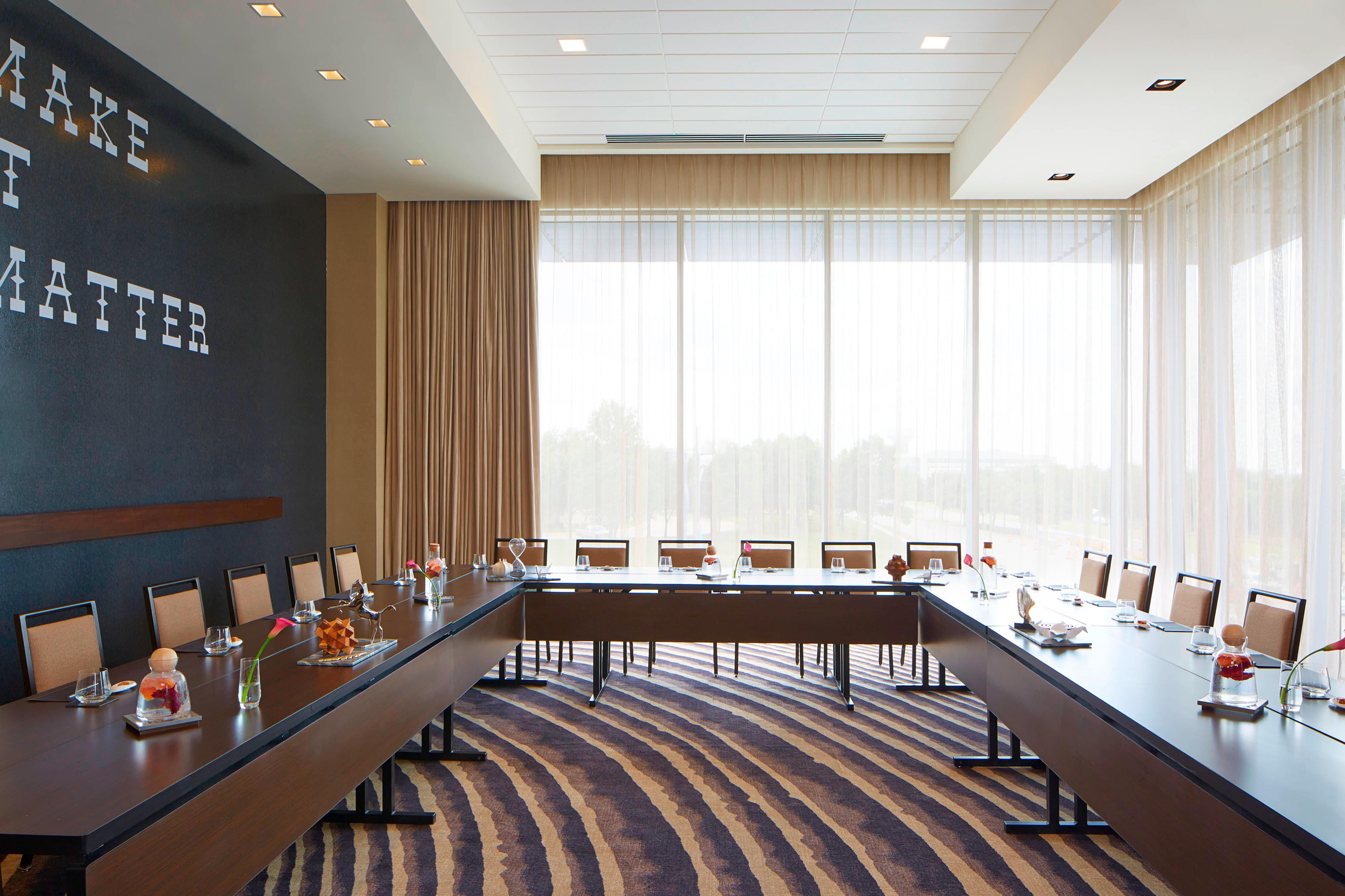 Meeting room U shape table