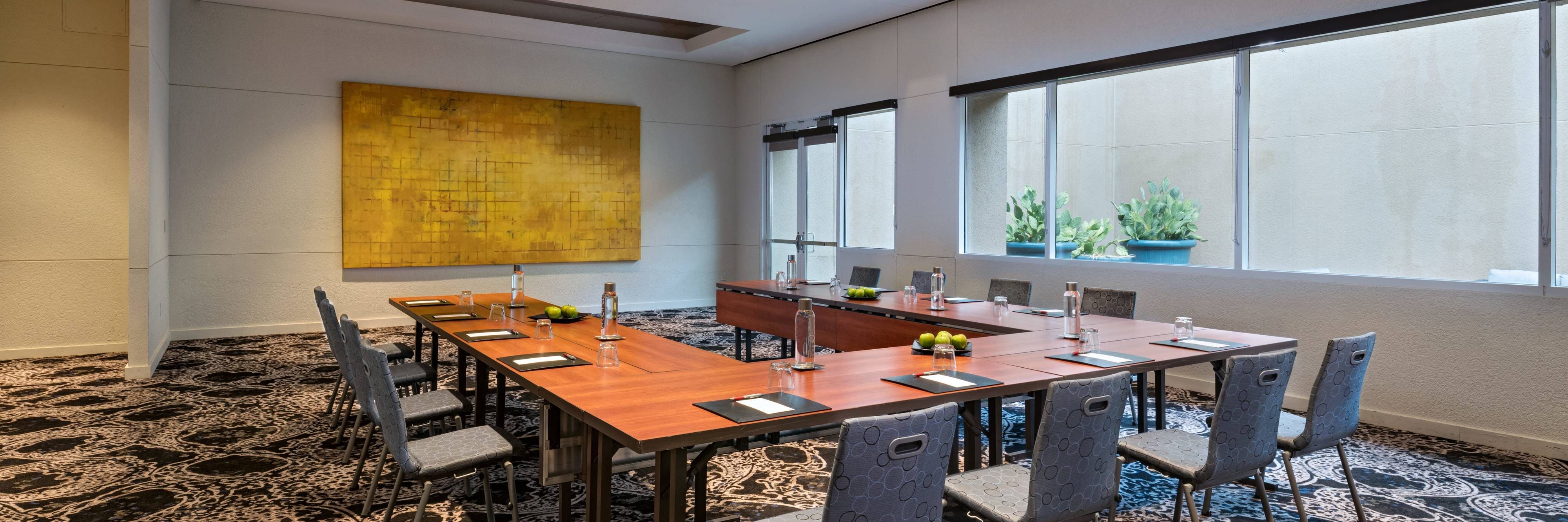 Meeting room U shape table